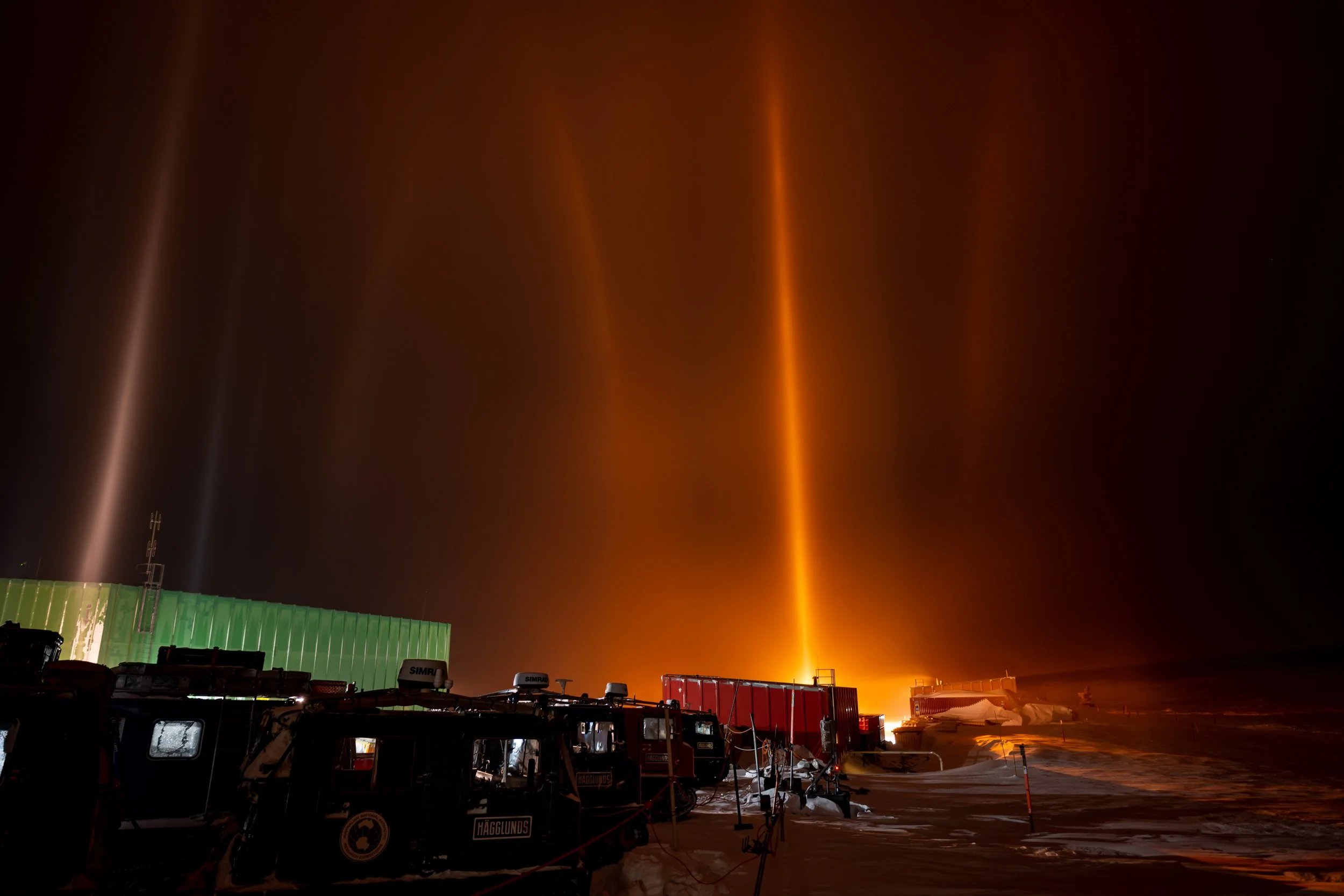 C218 - 21st of April 2022 7:43 pm -20℃ - Light Pillars