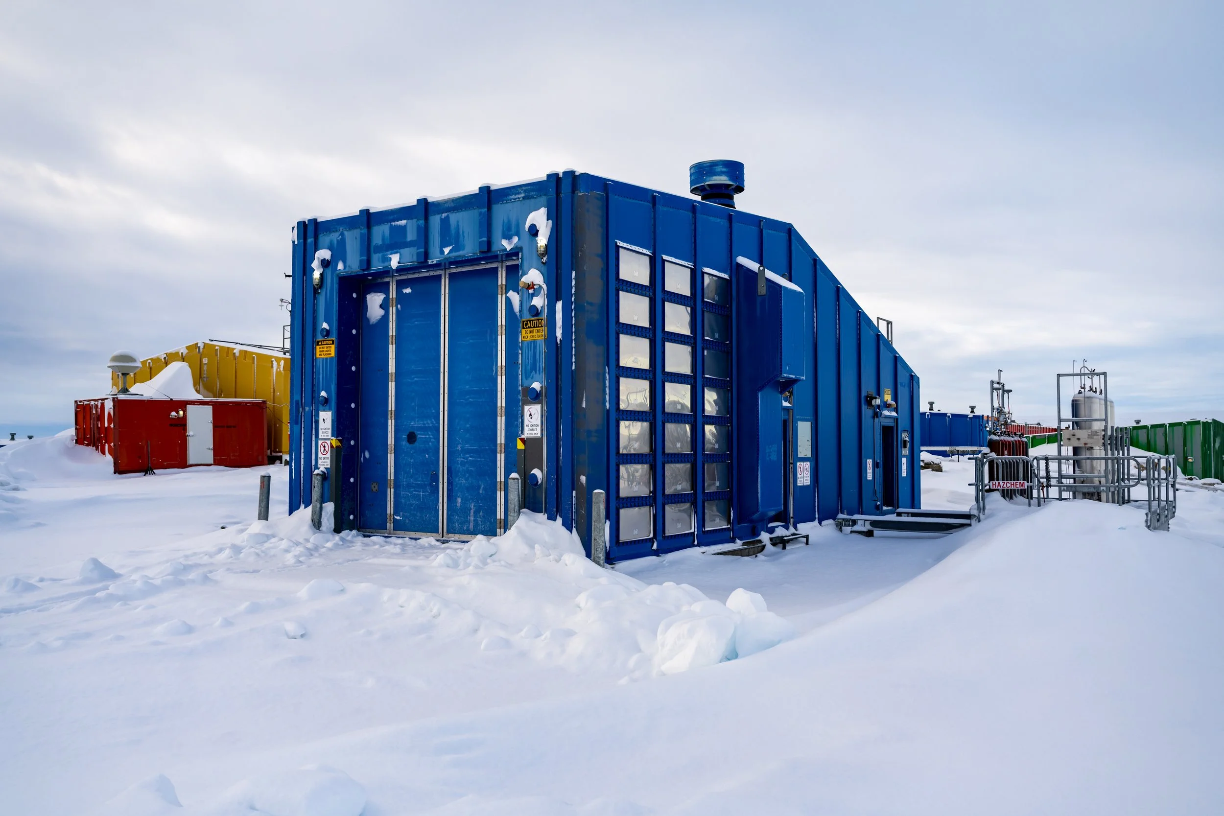 C227 - Meteorological balloon building