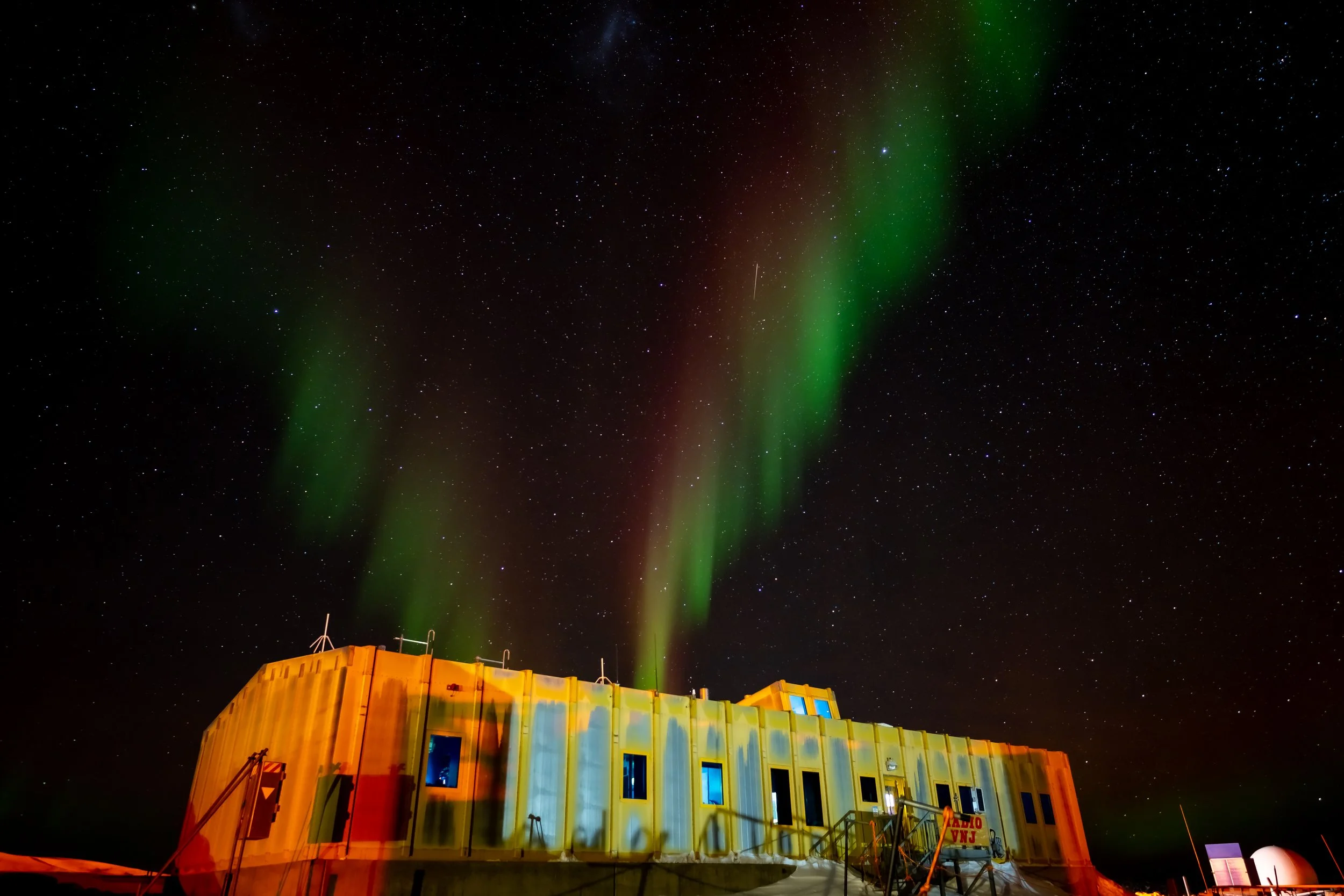 C287 - 30th of May 2022 8:45 pm - Aurora to the south of the Operations and Met building