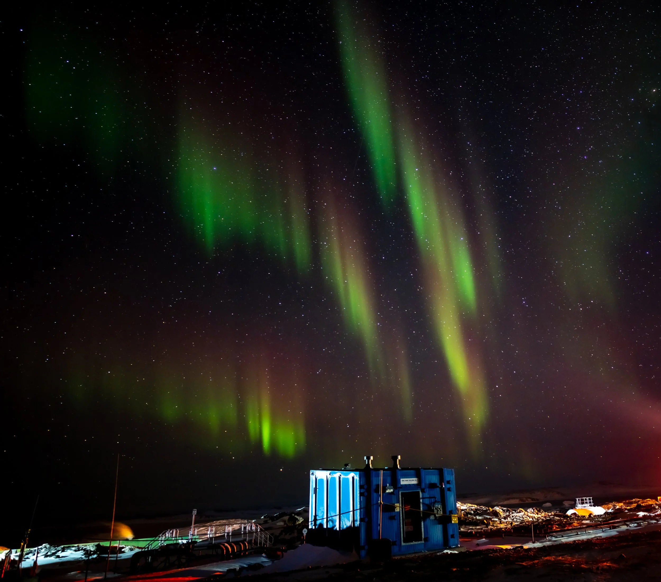 C310 - 30th of May 2022 8:56 pm - Aurora shafts to the northeast of Casey