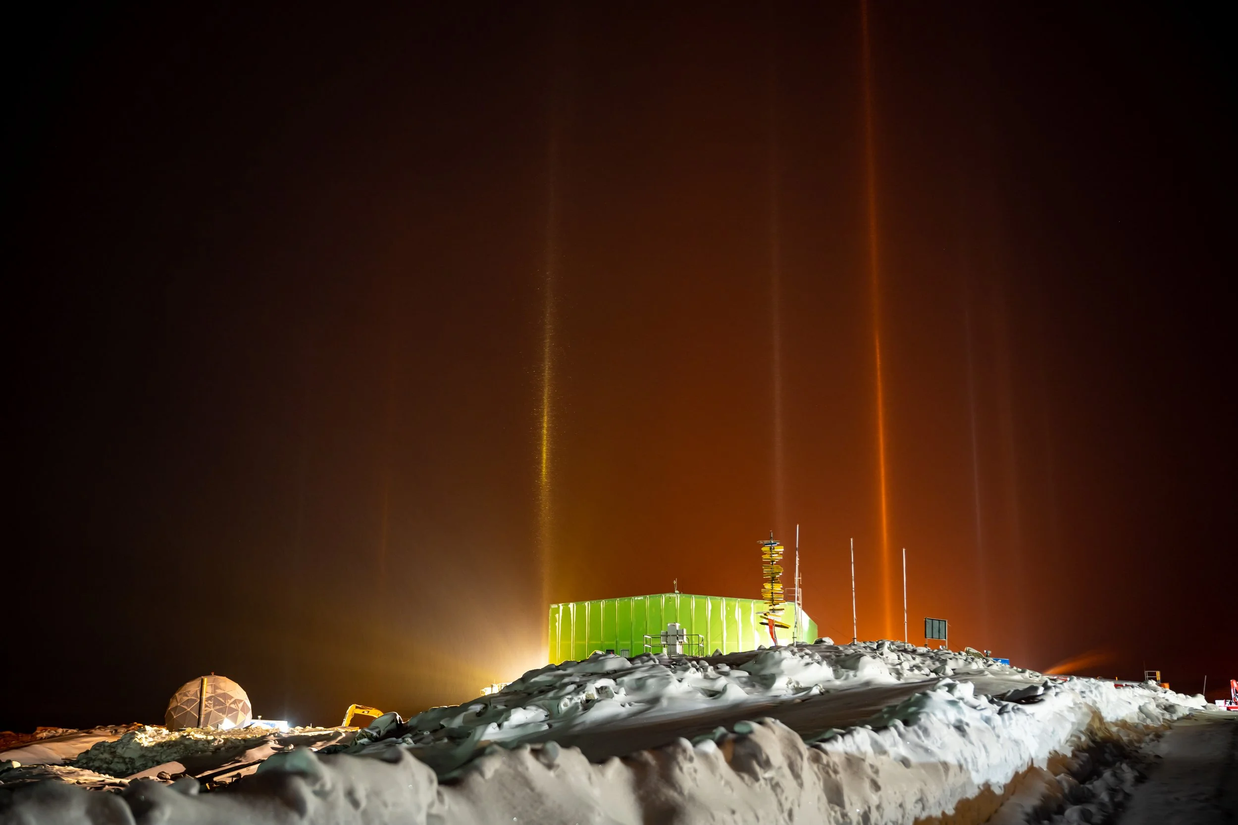 C322 - 3rd of June 7:40 am - Light Pillars over Casey Station