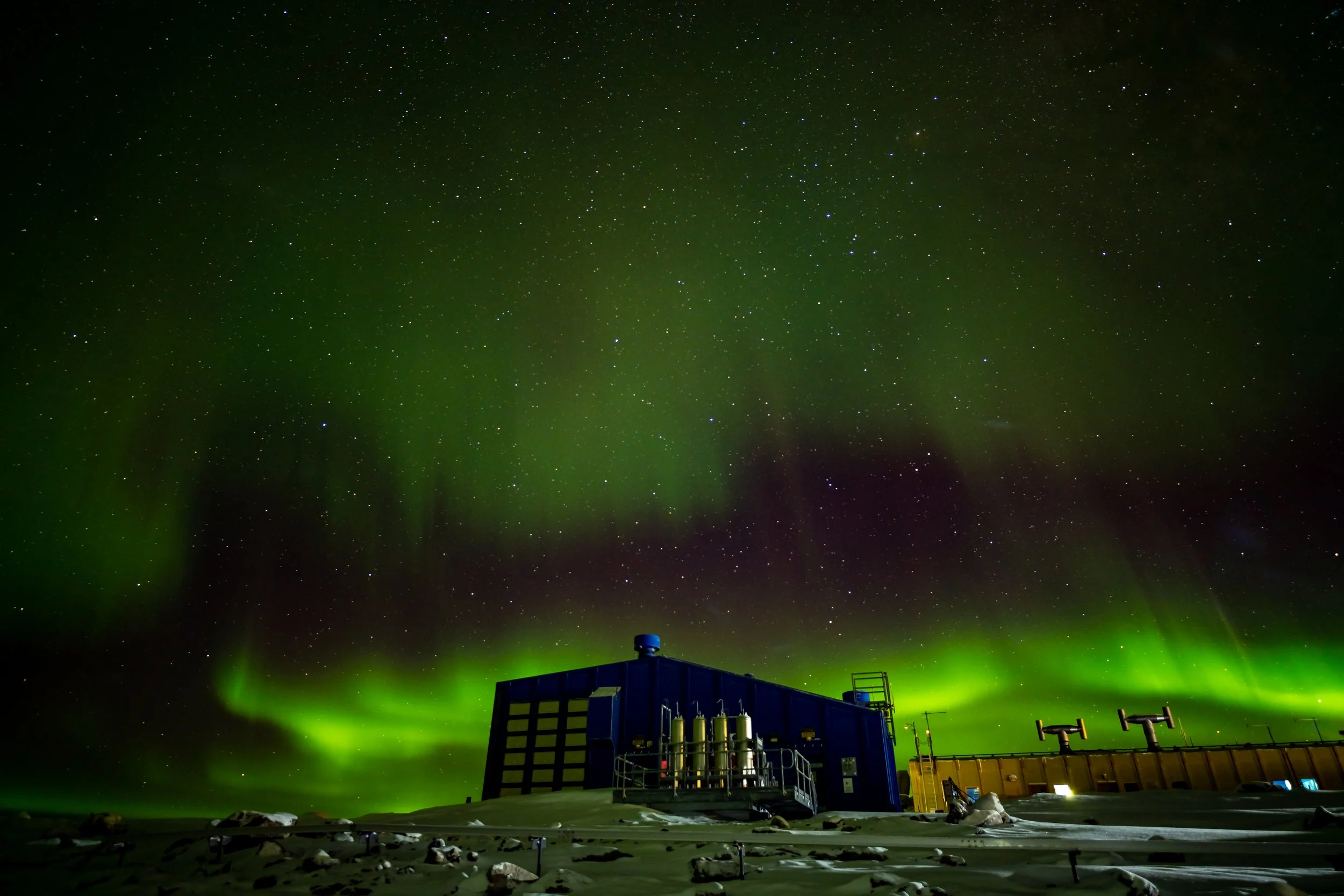 C339 - 25th of June 10:29 pm - Stunning Aurora to the south with Meteorological Balloon building in the foreground