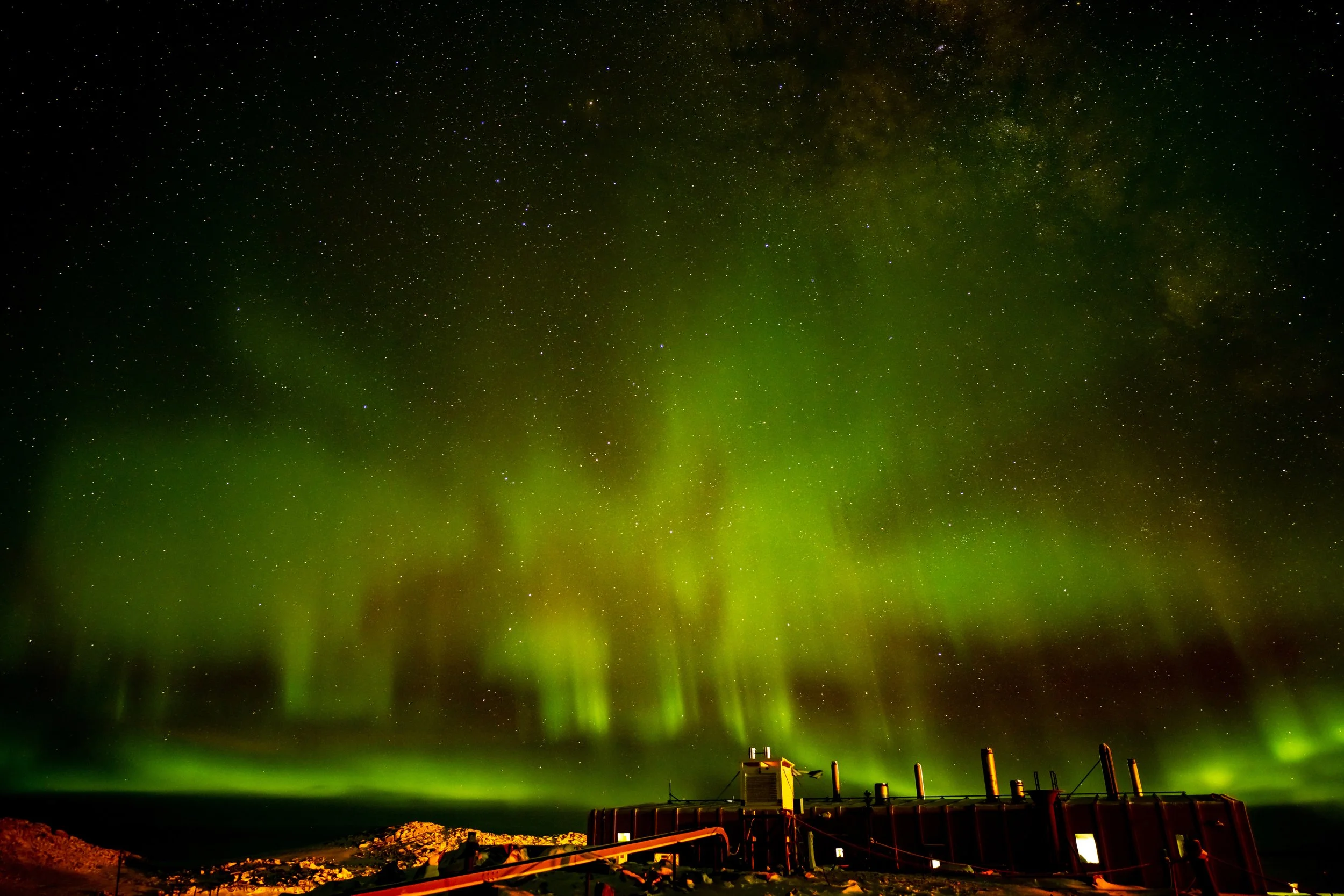 C379 - 26th of June 12:33 am - Strong, expansive Aurora to the north