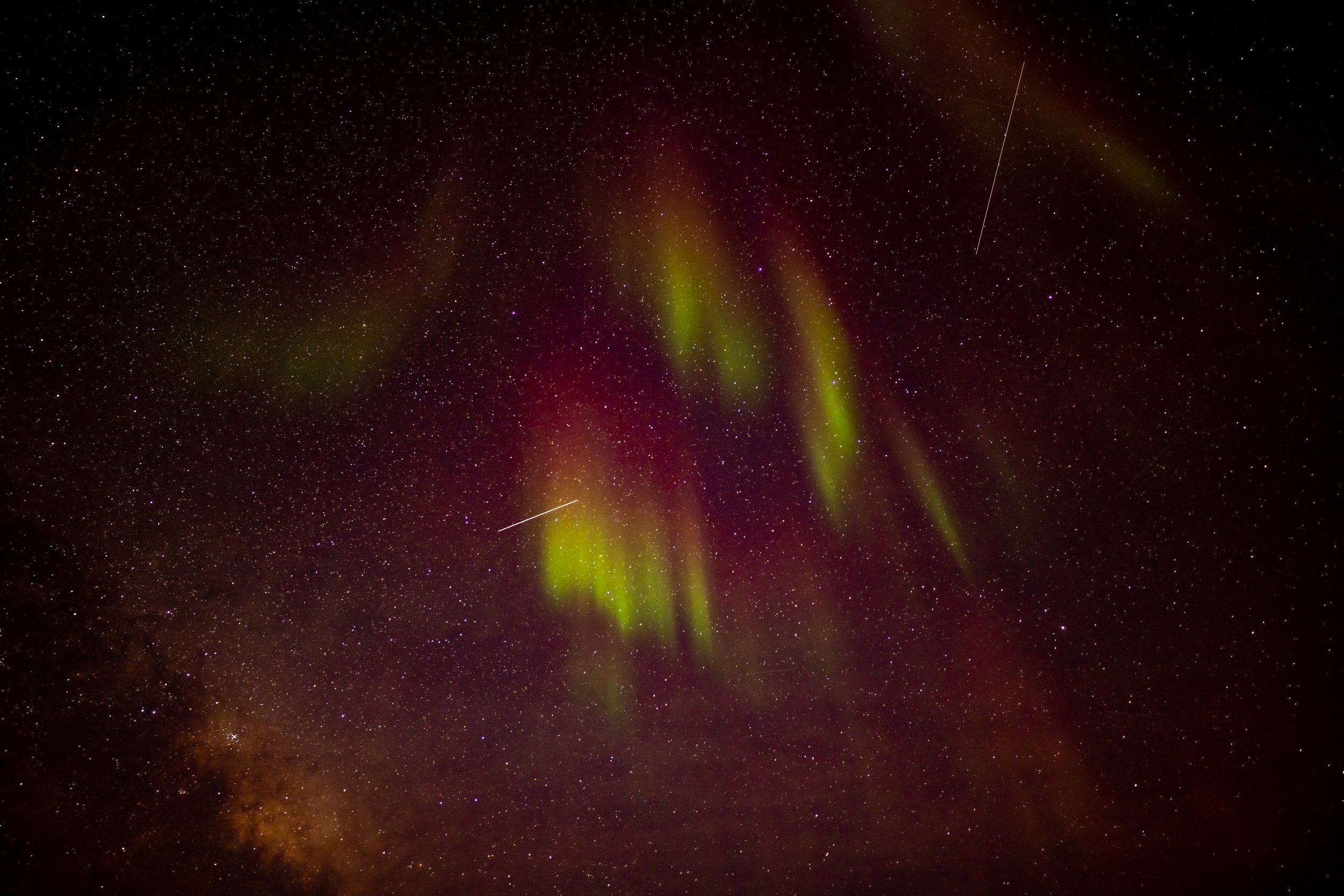 C395 - 10th of July 7:39 am - Early morning Aurora overhead of Casey, with numerous satellite and star trails