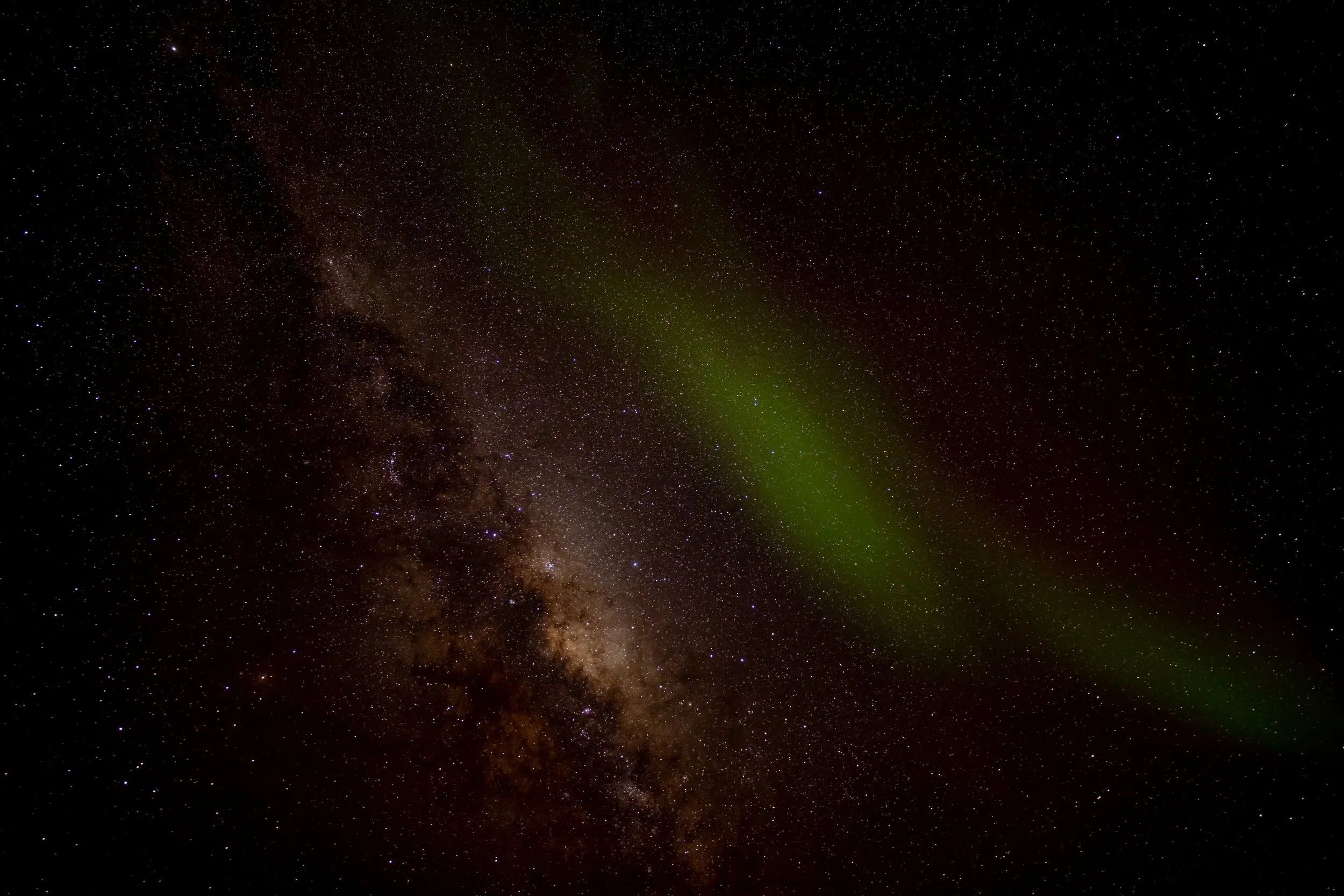 C449 - 2nd of August 10:53 pm - Overhead Aurora through the Milky Way