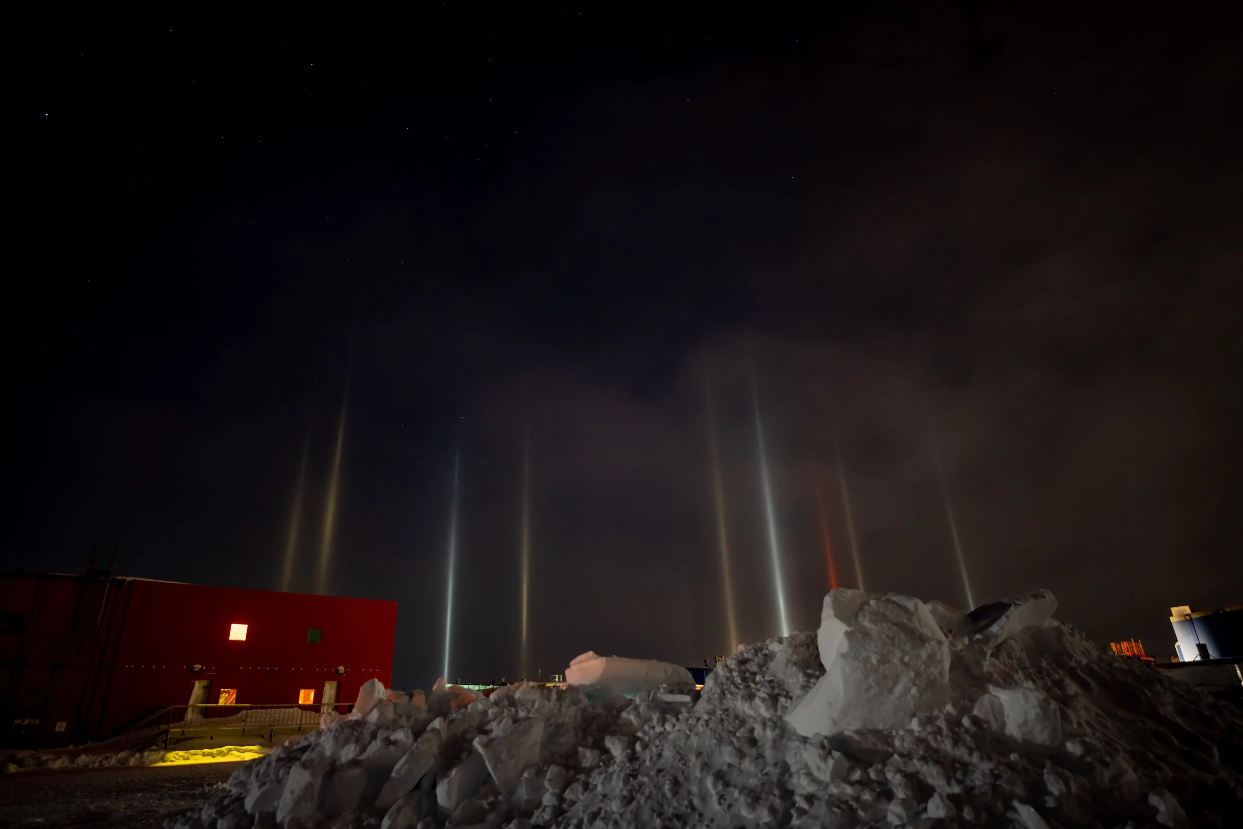 C453 - 15th of August 6:05 am - Spectacular, early morning light pillars