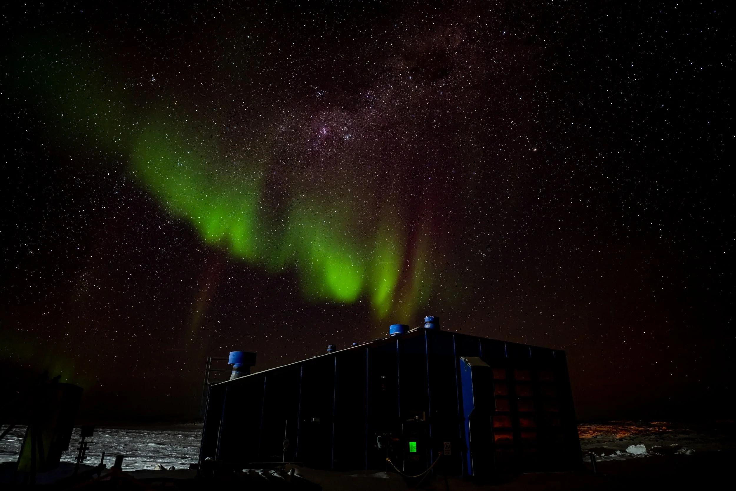 C456 - 20th of August 12:17 am -  Aurora and Milky Way overhead and to the south
