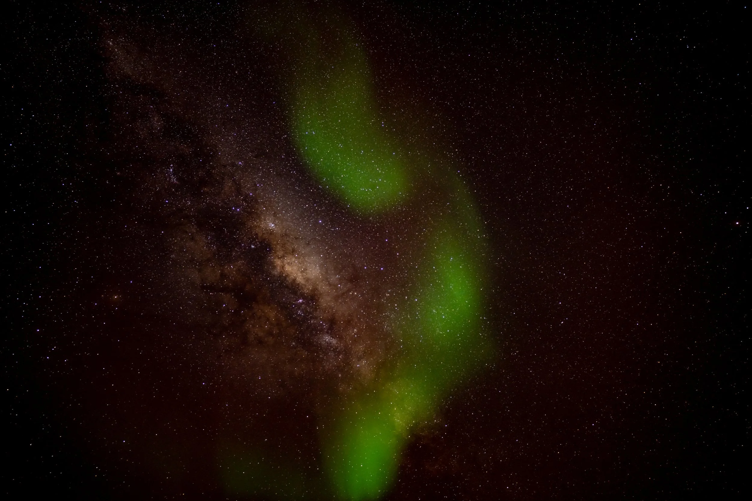 C470 - 2nd of August 11:55 pm - Overhead Aurora through the Milky Way