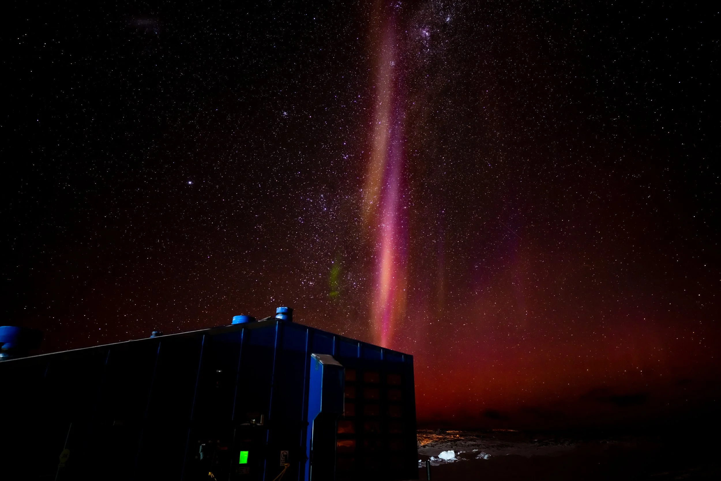 C485 - 17th of August 7:51 pm - STEVE ( Strong Thermal Emission Velocity Enhancement)  to the southwest, with the start of a 'green picket fence'