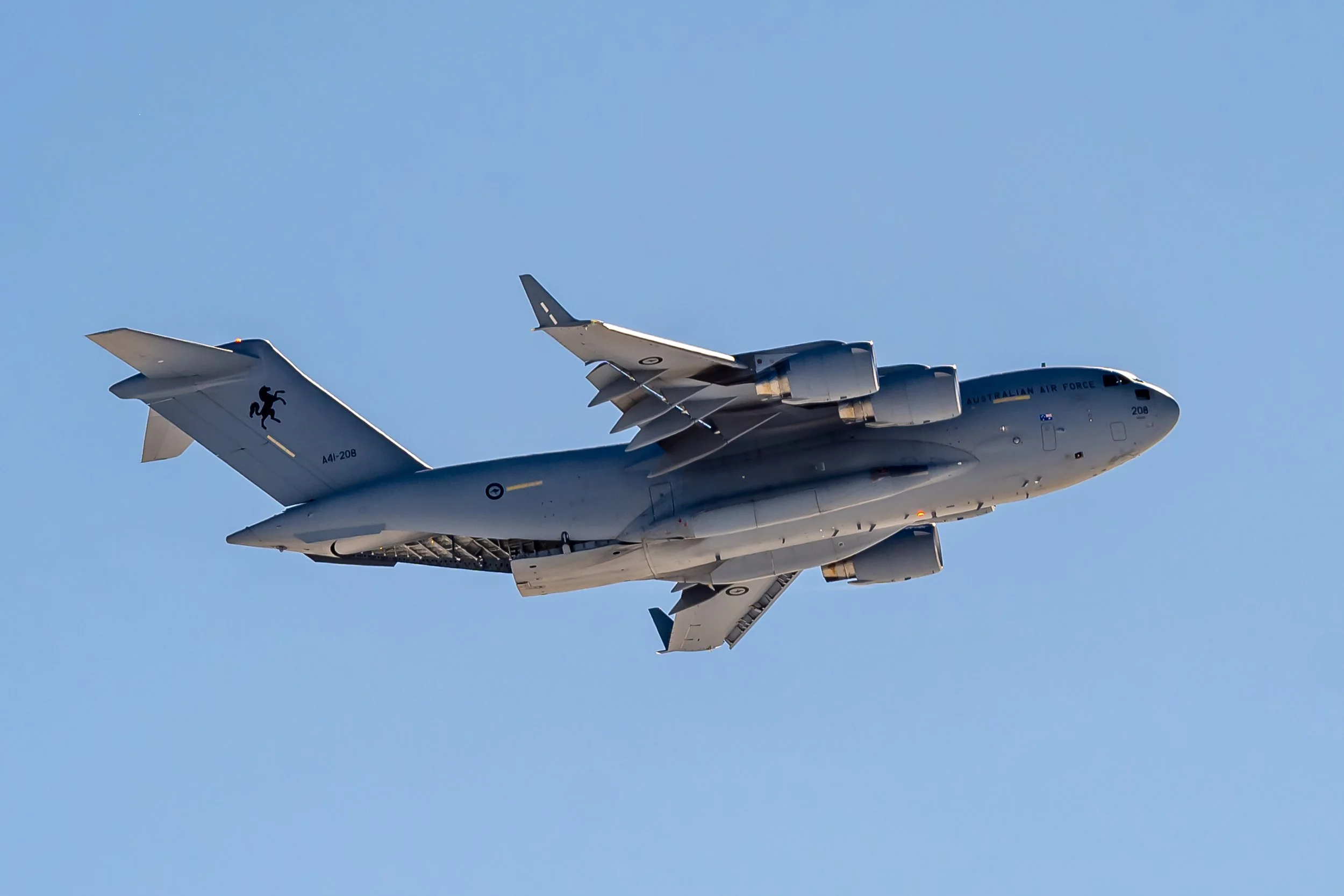 C581 - 4th of October 11:45 am - The RAAF C17 A Globemaster III arriving over the drop zone  for a airdrop