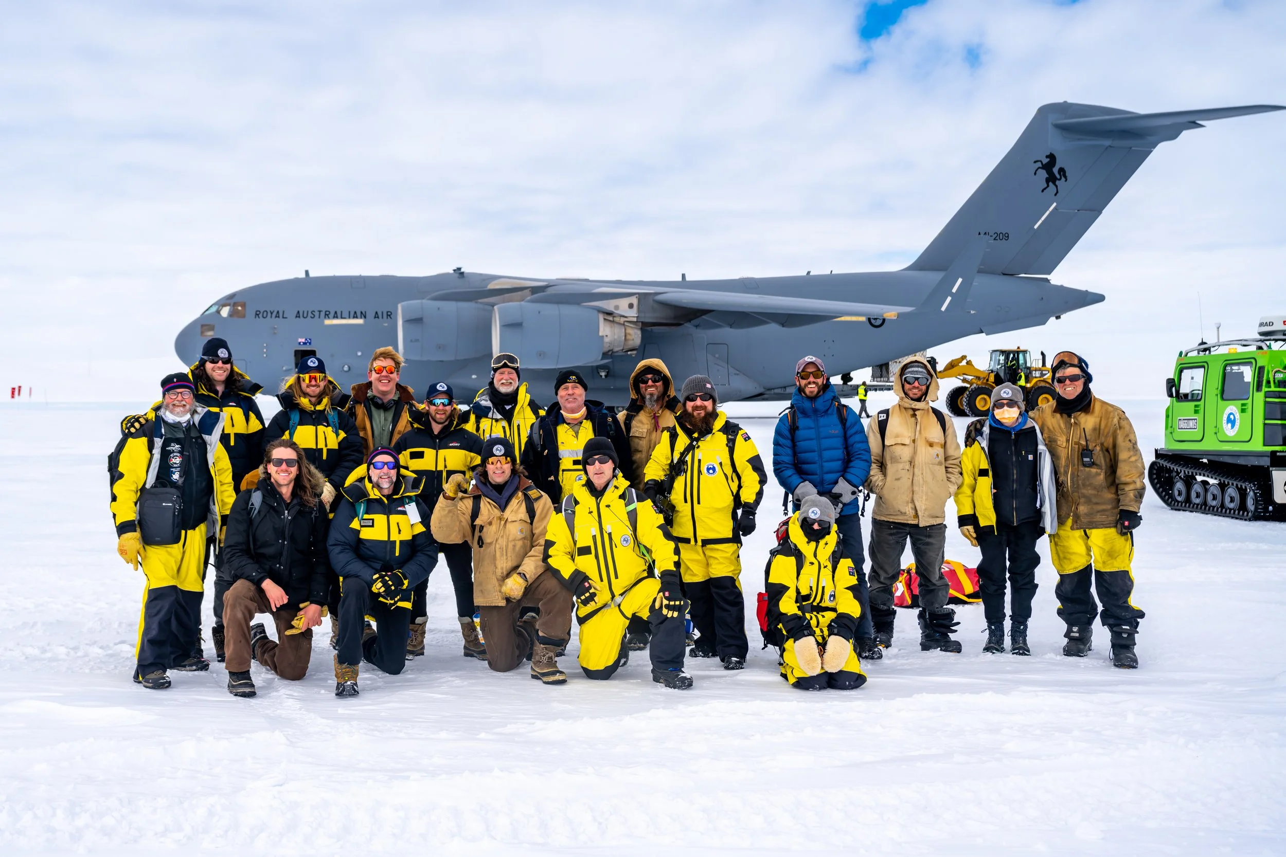 C629 - 26th of November 2022 10:49 am - ANARE 75 departure day - Most of the outgoing winter crew in front of the RAAF C17A Globemaster at Wilkins runway
