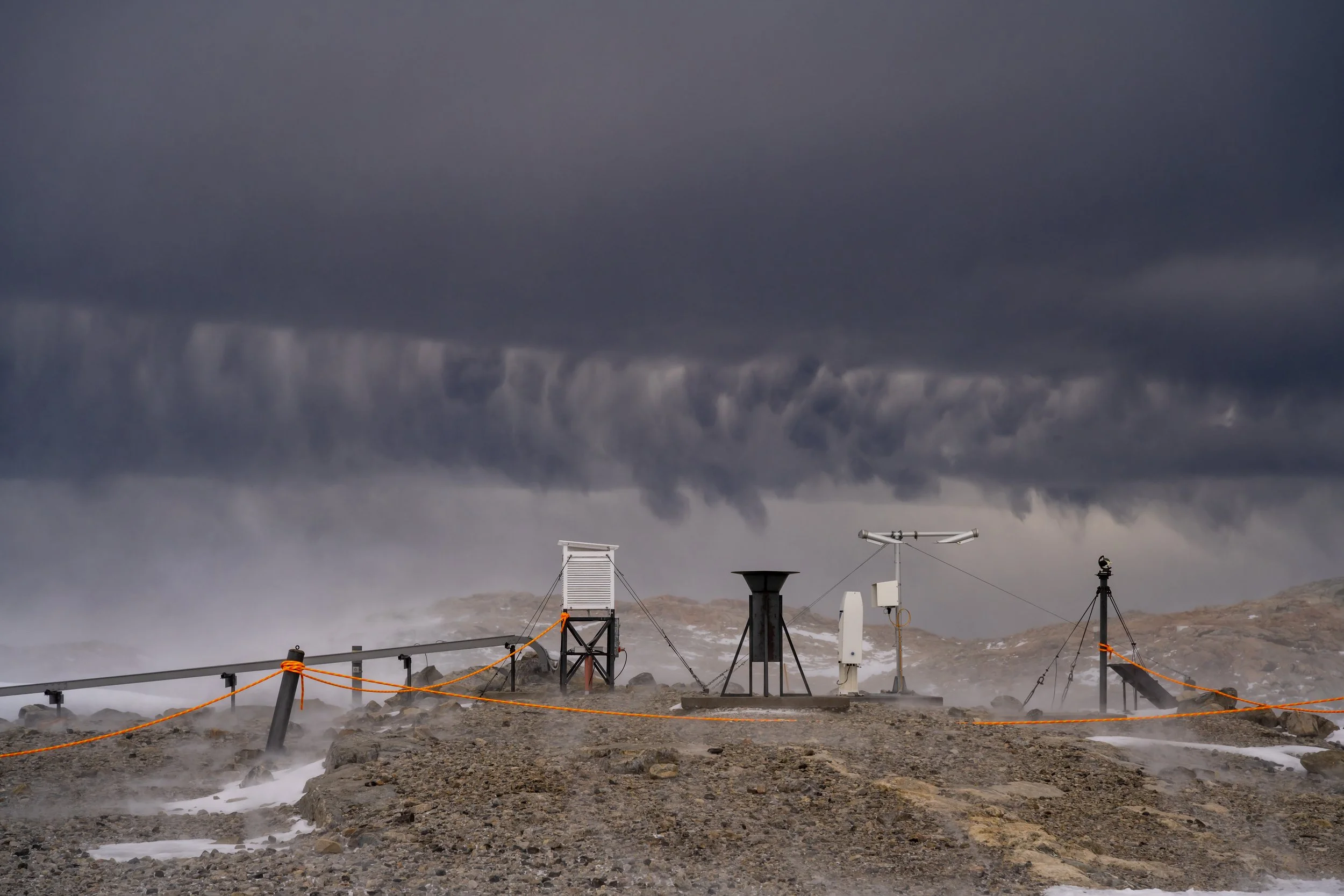 C670 - 22nd of November 2022 9:45 pm - Dynamic cloud formations to the west of Casey