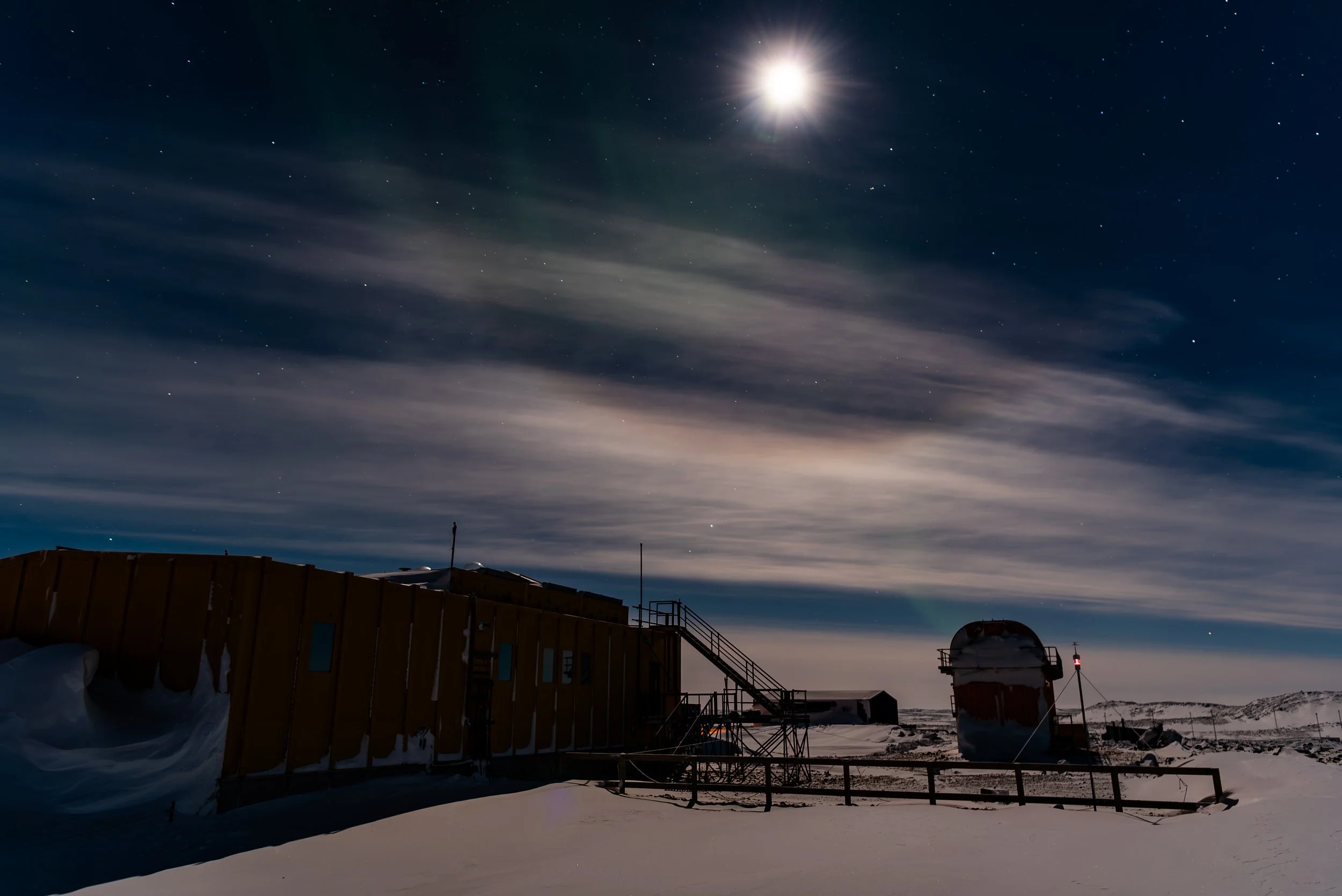 AA 016 - Davis Aurora 2nd of September 2017 9:22 pm, with weak aurora and a halo around the moon - Nikon D750, 24mm, f/2.8, ISO 100, exp 15sec