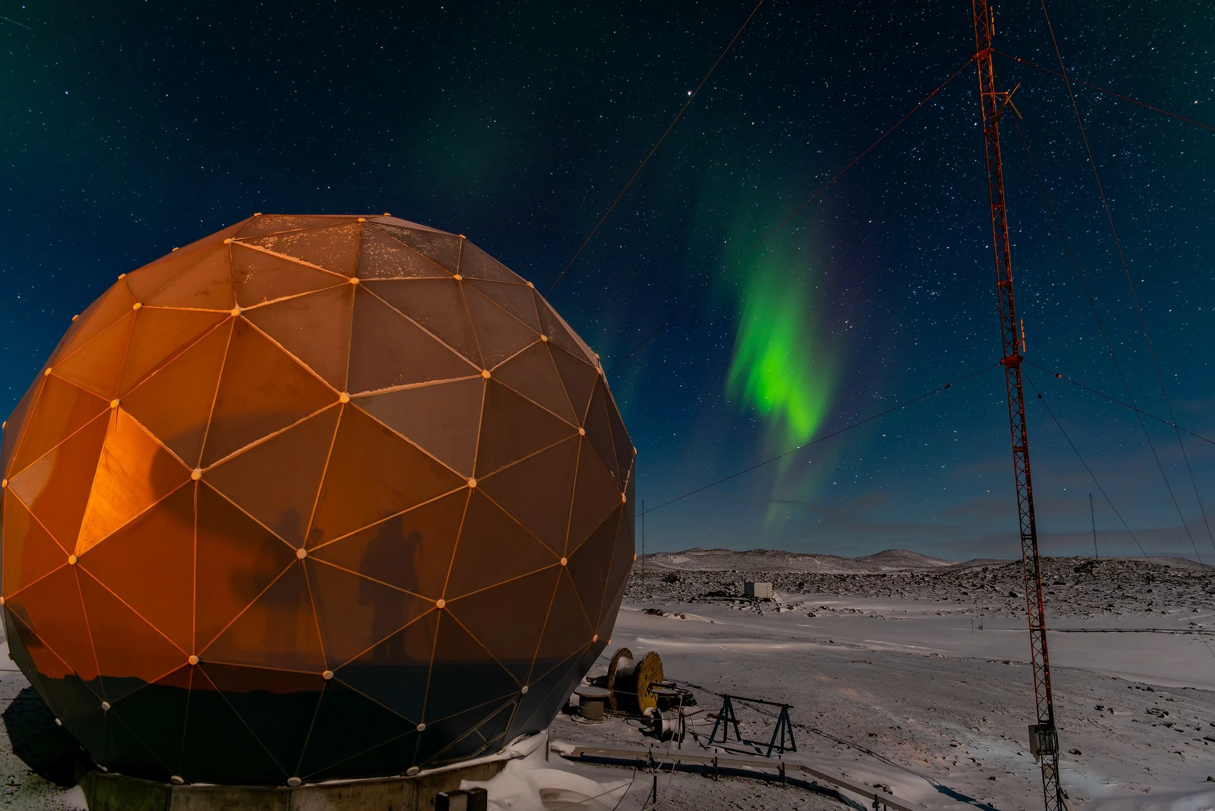 AA 052 - Davis Aurora 29th of August 2017 9:57 pm, 'selfie' shadow on ANARE Satellite  dome lit up by bright moonlight - Nikon D750, 24mm, f/2.8, ISO 100, exp 20 sec