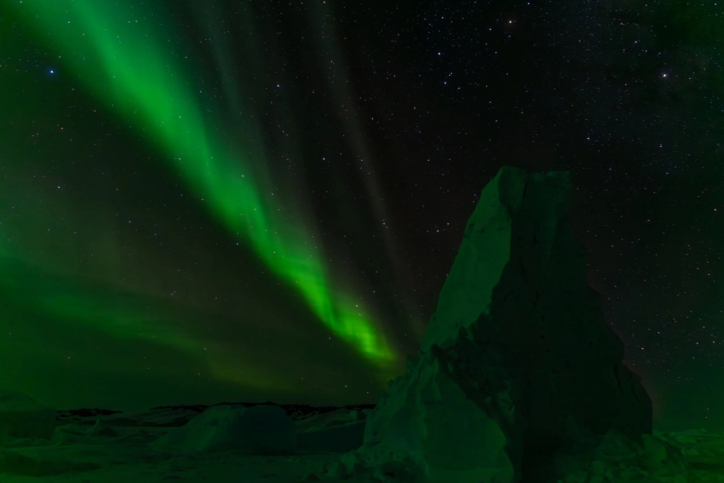 AA 055 - Davis Aurora 17th of June 2017 10:13 pm, iceberg silhouette near 'Bandits Hut' - Nikon D750, 24mm, f/2.8, ISO 100, exp 20 sec