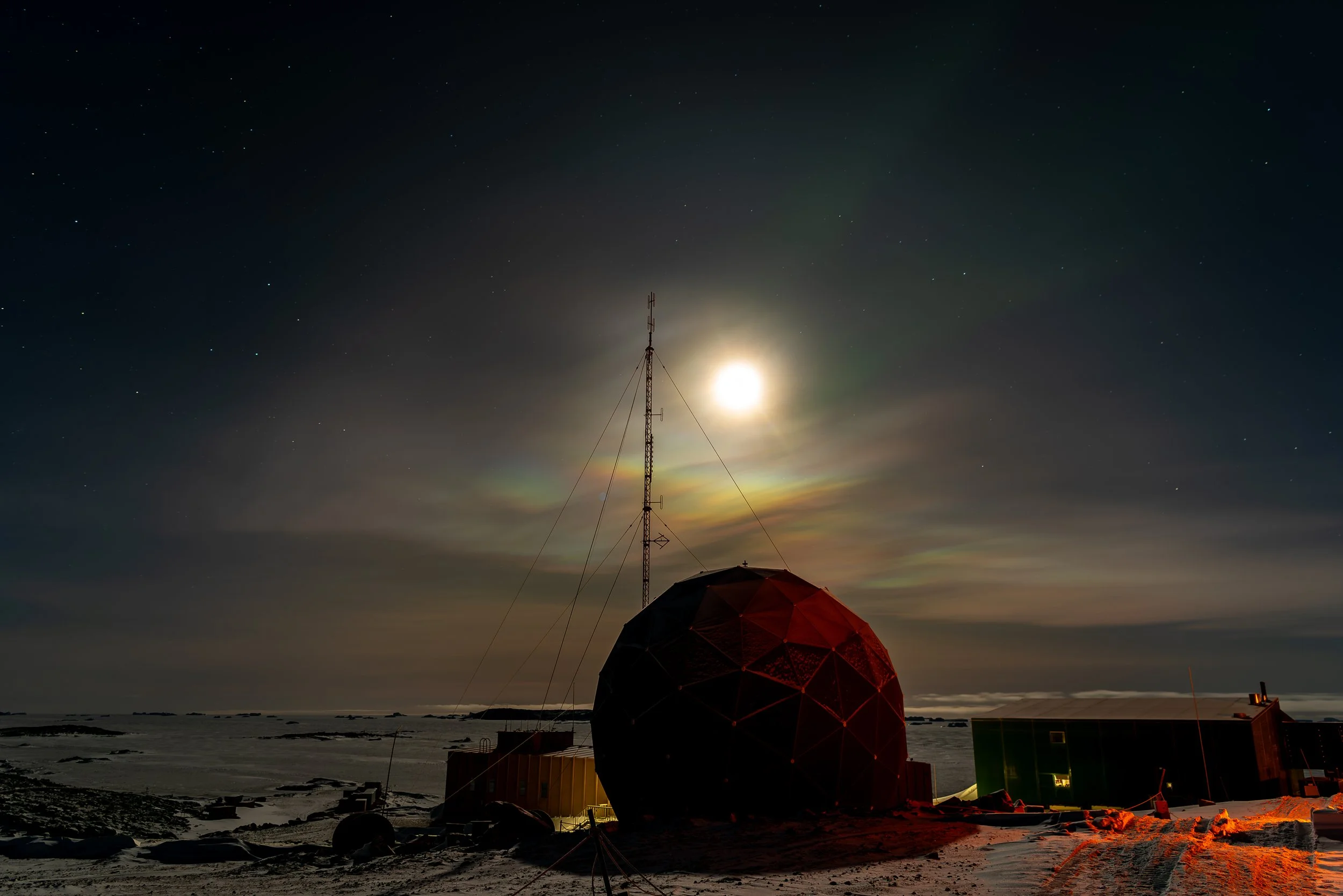 AA 057 - Davis Aurora 11th of July 2017 8:25 am, weak aurora and Polar Stratospheric cloud lit up by setting moon - Nikon D750, 24mm, f/2.8, ISO 100, exp 15 sec