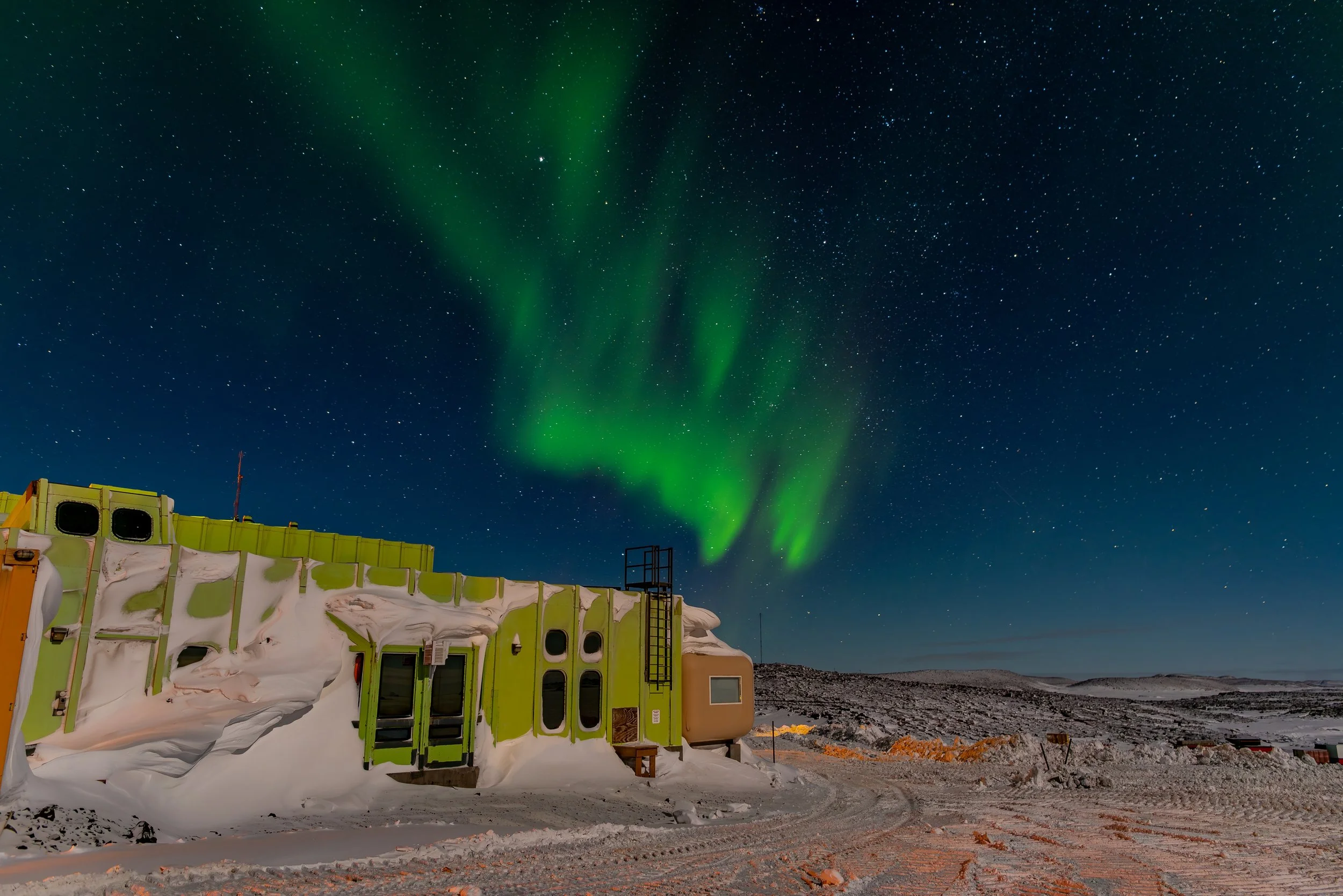 AA 069 - Davis Aurora 29th of August 2017 10:21 pm - Nikon D750, 24mm, f/2.8, ISO 110, exp 20 sec