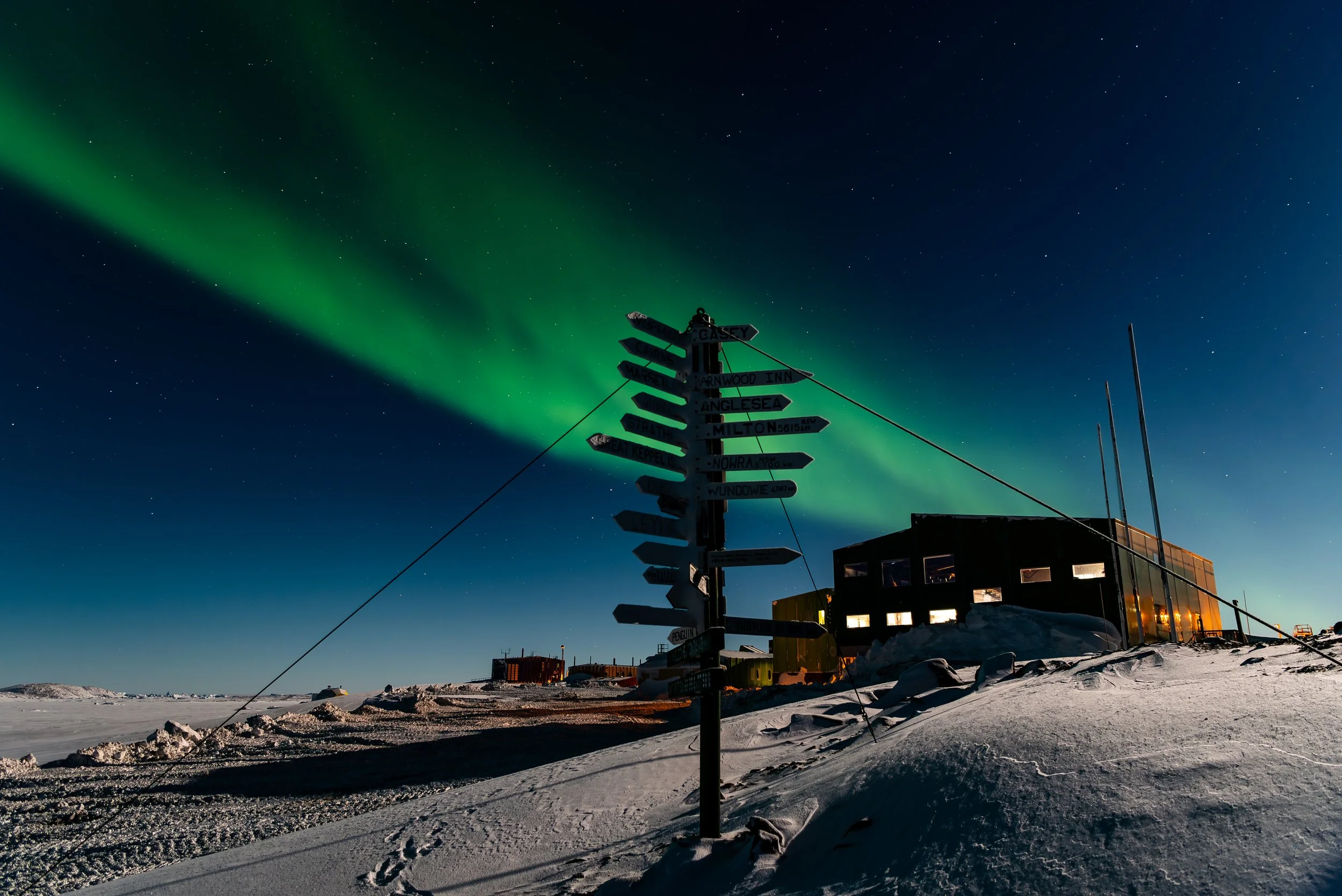 AA 085 - Davis Aurora 6th of September 2017 10:47 pm, with the landscape illuminated by moonlight - Nikon D750, 24mm, f/2.8, ISO 100, exp 10 sec