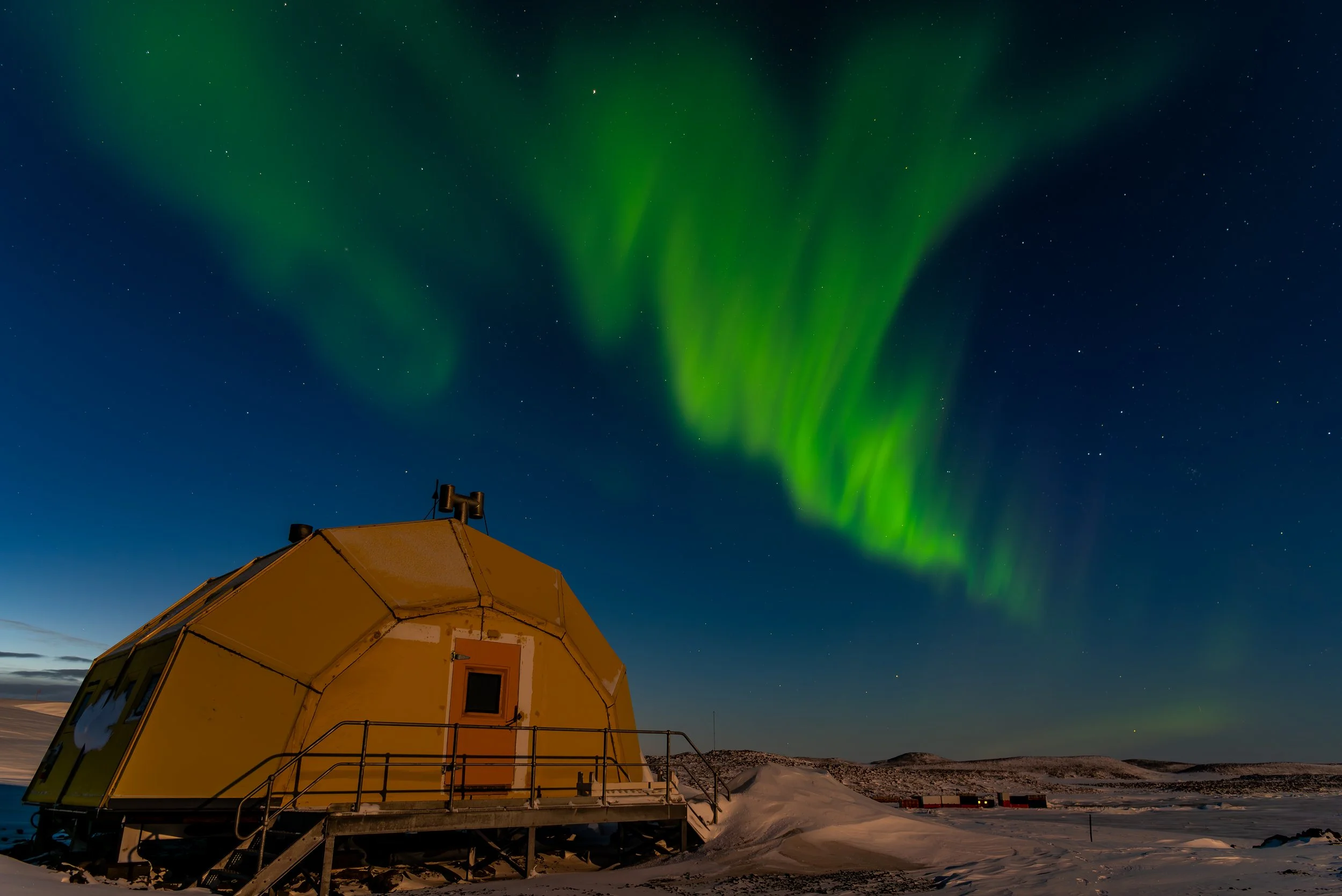 AA 099 - Davis Aurora 8th of September 2017 6:45 am - Nikon D750, 24mm, f/2.8, ISO 100,  exp 8 sec