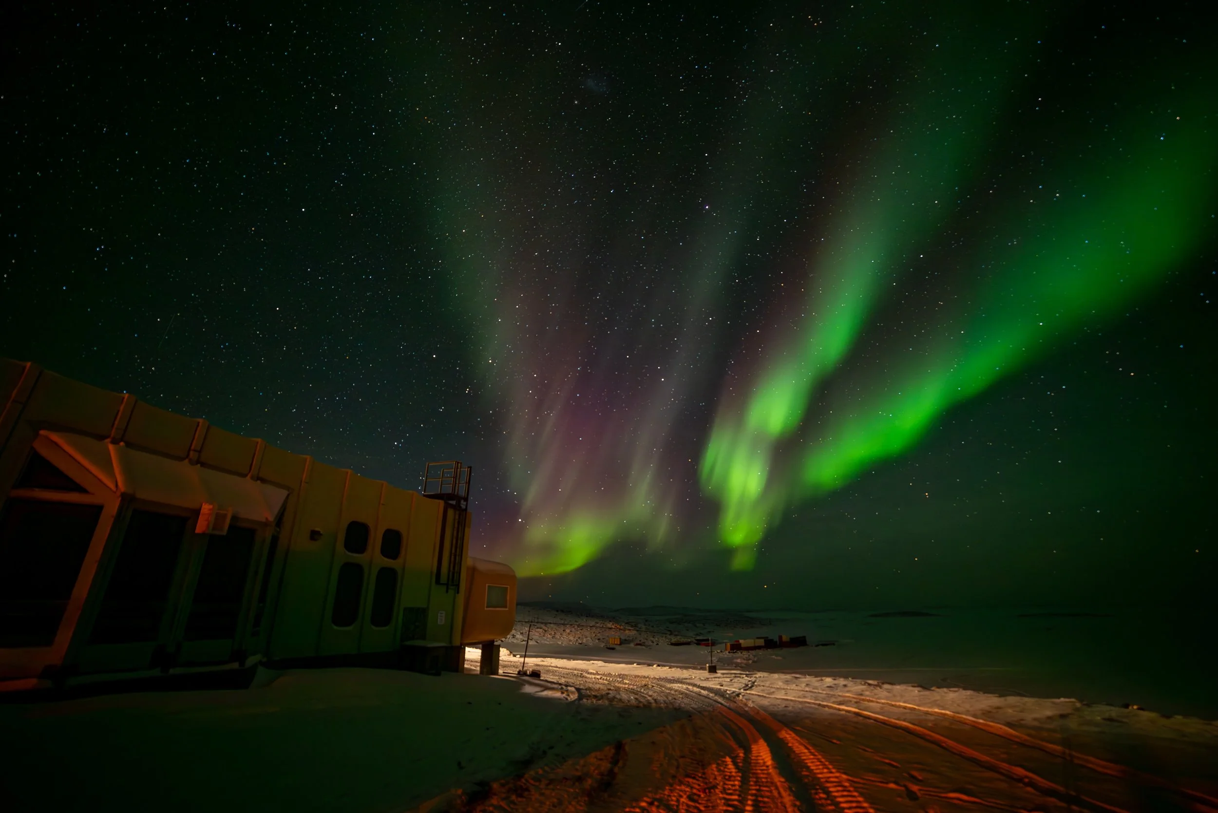 AA 115 - Davis Aurora 24th of April 2017 9:28 pm - Nikon D750, 24mm, f/2.8, ISO 100,  exp 20 sec