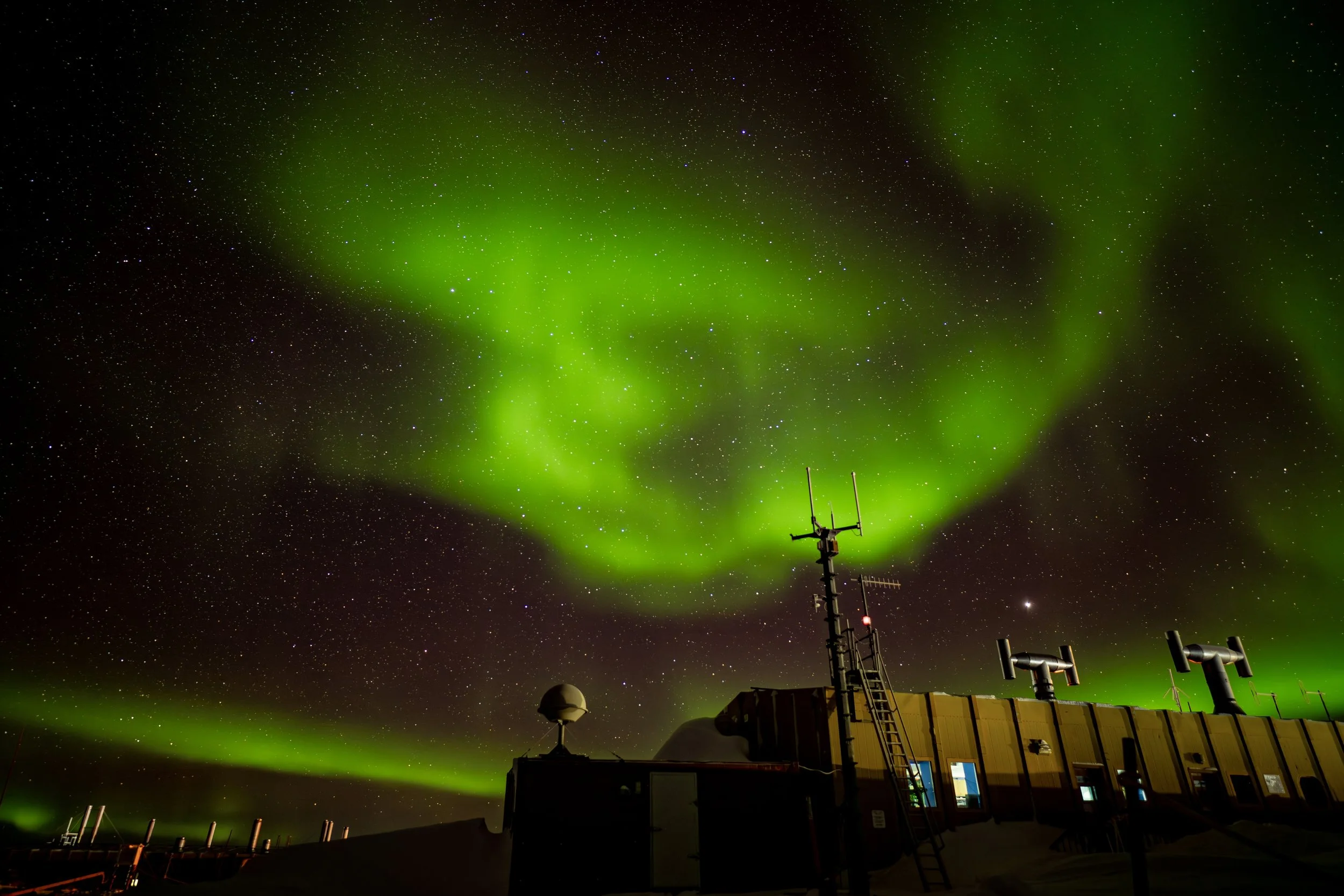 Cas AA 141 - 30th of August at 12:35 am. Nikon Z7 ii 20mm f/1.8 lens, ISO 320 exp 13 sec