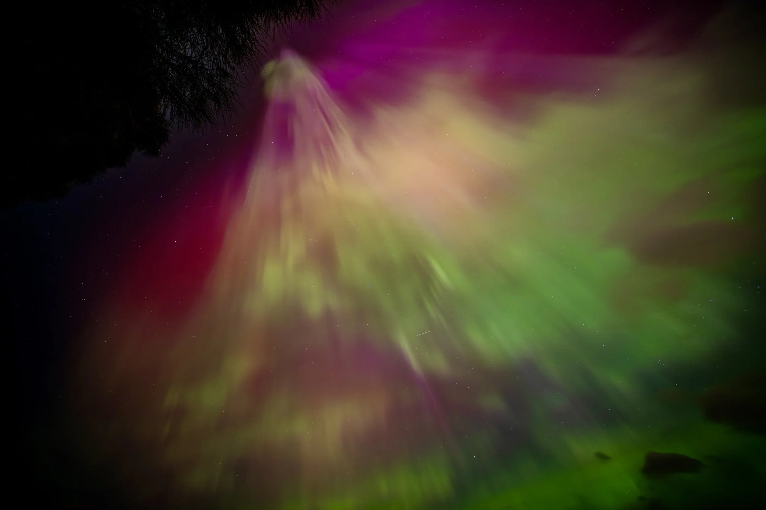  G4 Storm evening edition (Taroona Beach) 006 - October 11th 2024 9:12 pm, taken overhead, Nikon Z7ii, LAOWA FFII 10mm F2.8 C&amp;D Dreamer, ISO 320, f/2.8 exp 06 secs. 
