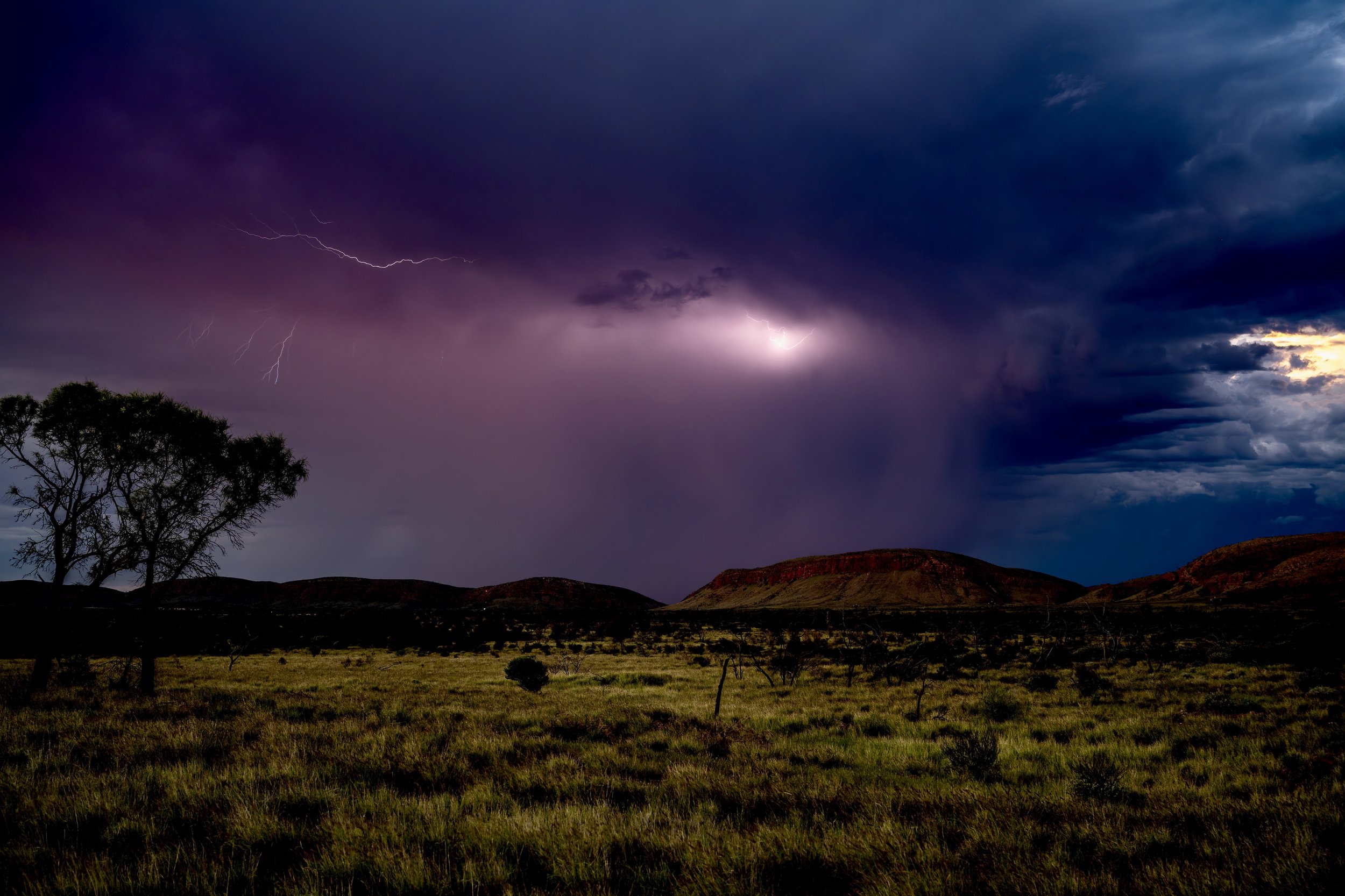 G029 - 4th of December 2024 19:10 - Thunderstorms to the north of Purli Yurliya (Rawlinson Ranges) at night..