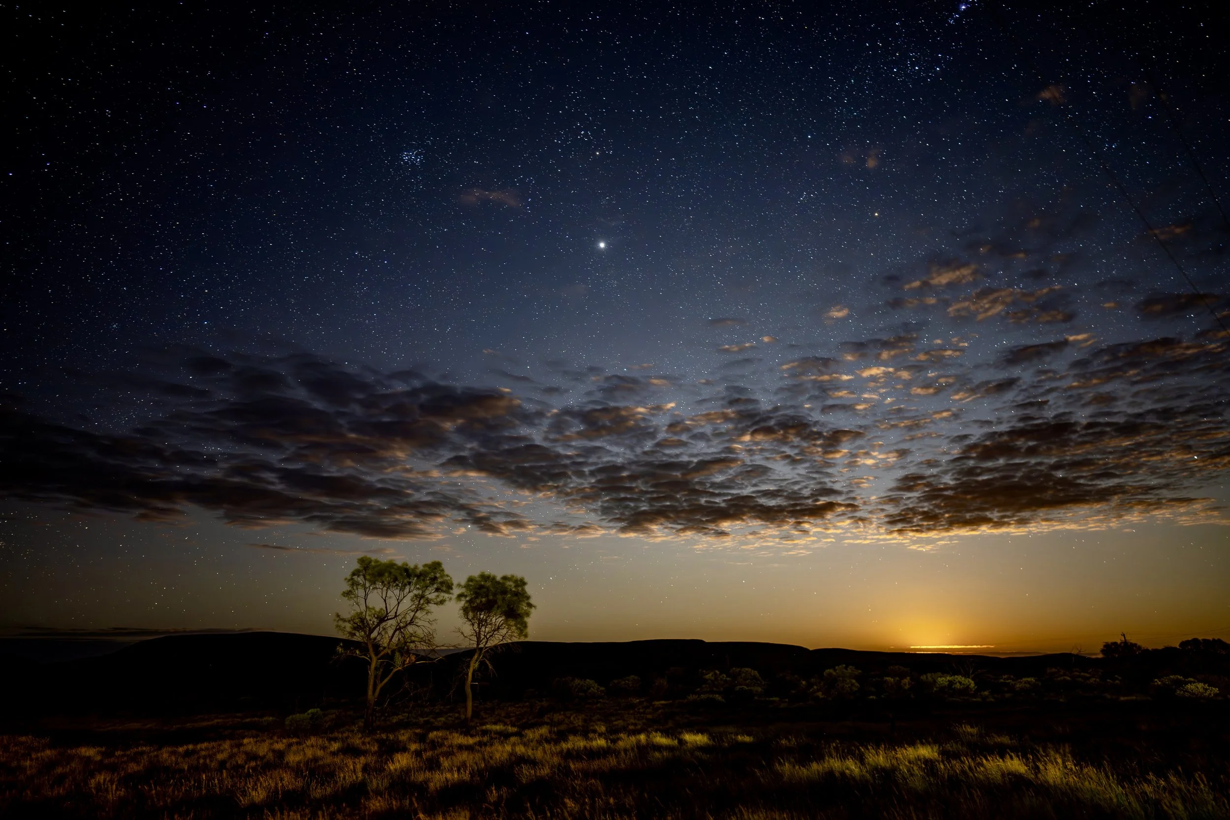 G037- 17th of December 2024 20:23 - Night shot to the east with colourful air glow and moonrise-  NIKKOR Z 20mm ƒ1.8 S ISO 800 f/1.8 exp 15sec