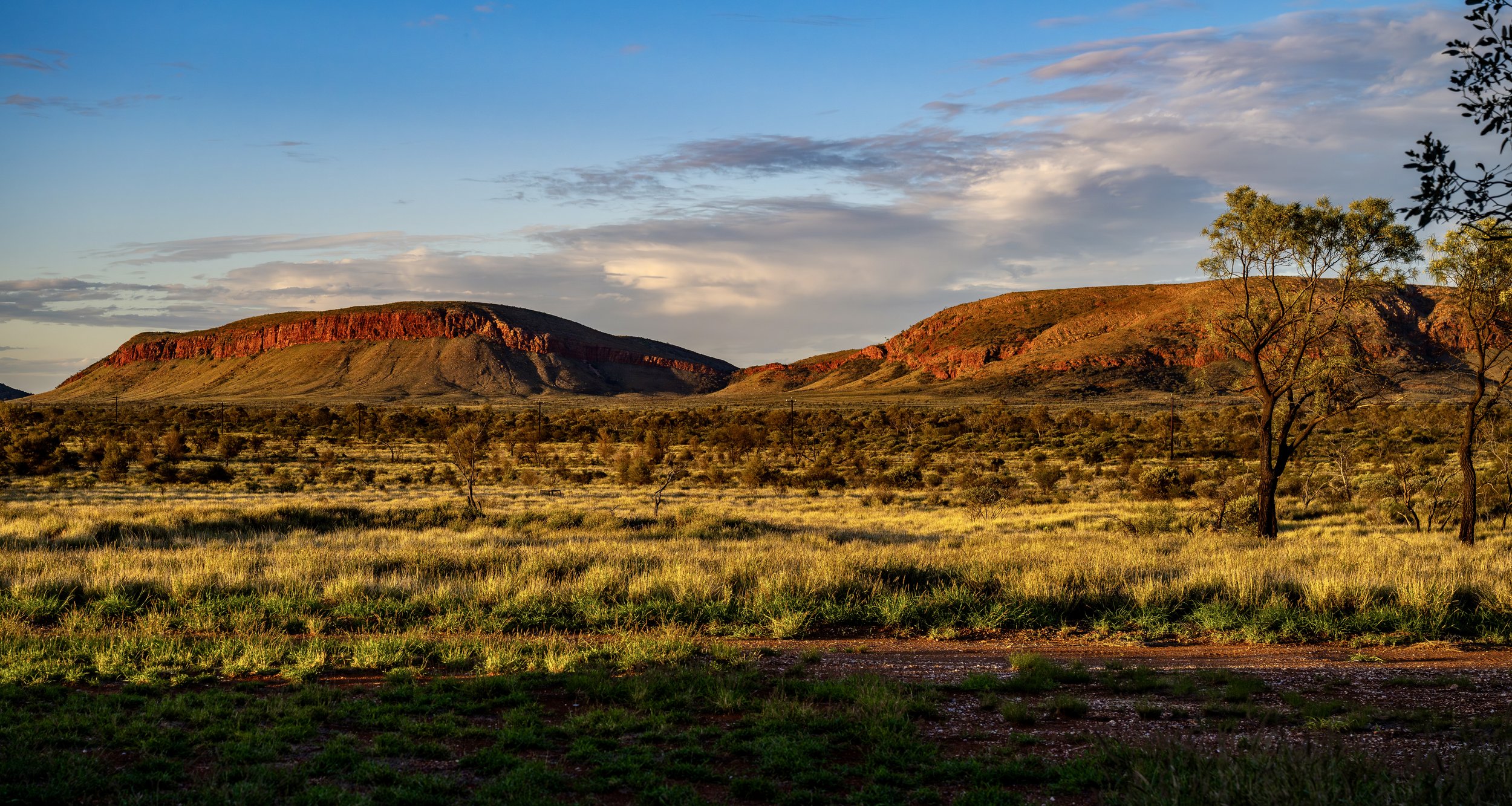G060 - 25th of November 2024 18:39 - First day at Giles - a golden hour sunset over Purli Yurliya (Rawlinson Ranges) 