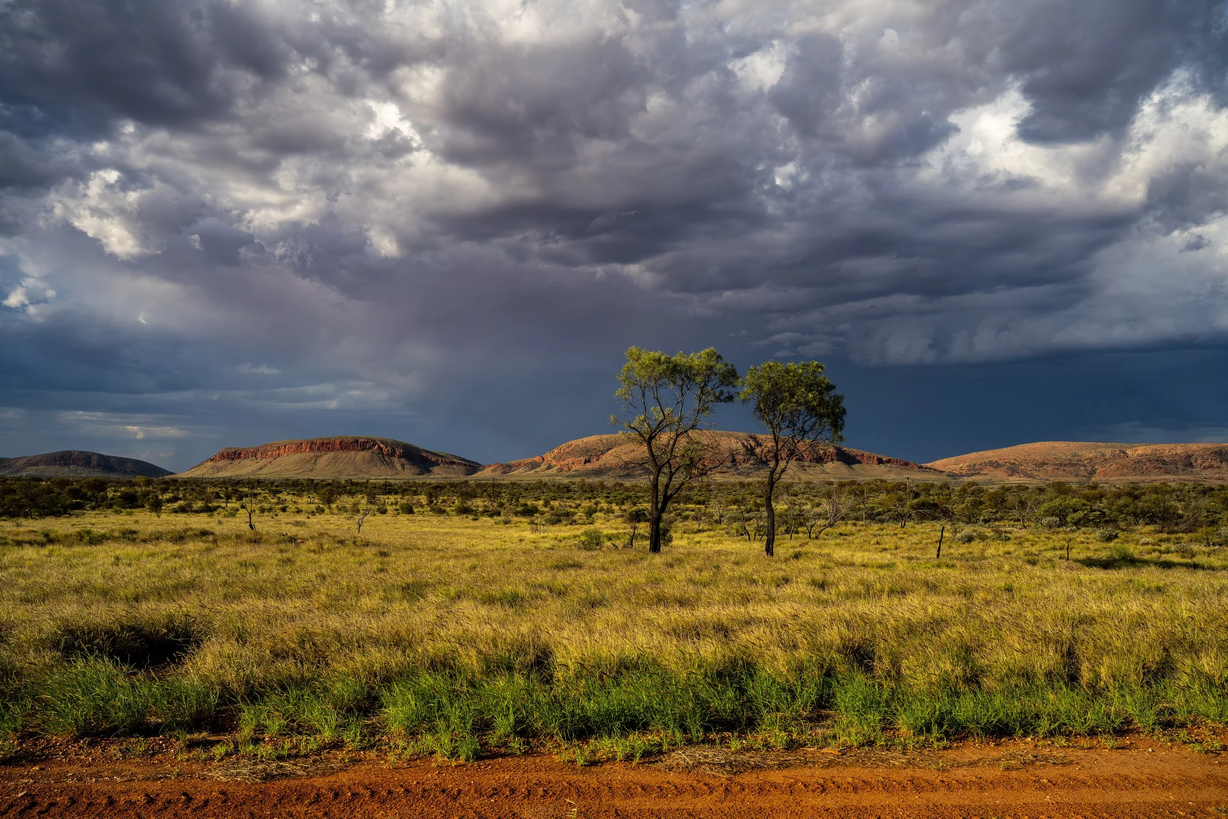 G085 - 4th of December 2024 17:30 - storm clouds building to the north of Purli Yurliya (Rawlinson Ranges).