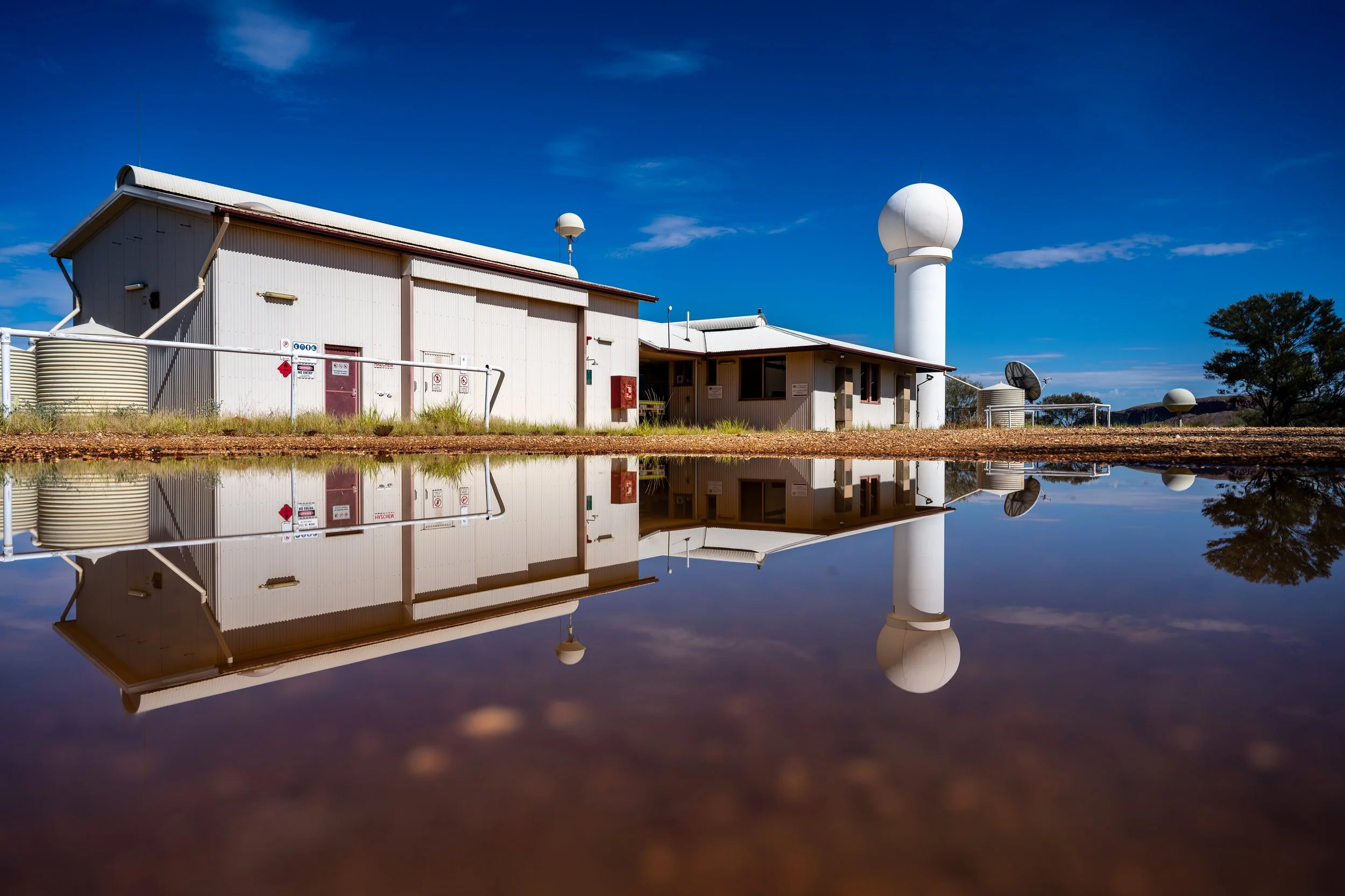 G130 -9th of January  2025 08:19 - Reflections of the Giles Weather Station           rain