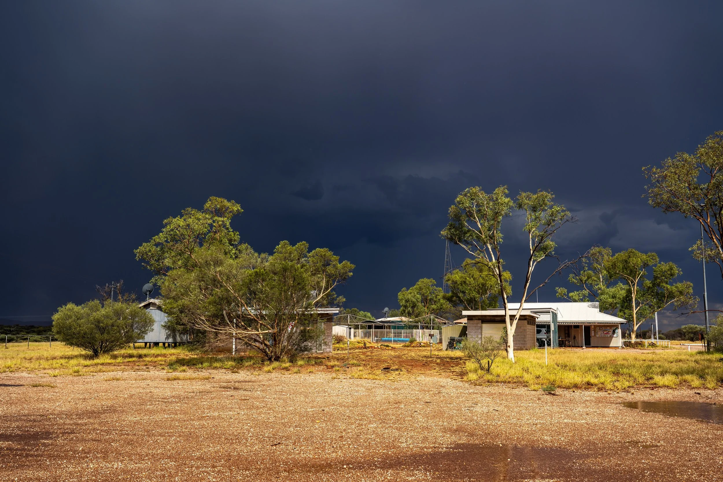 G154 - 8th of January  2025 18:23 - Thunderstorm approaching Giles from the east