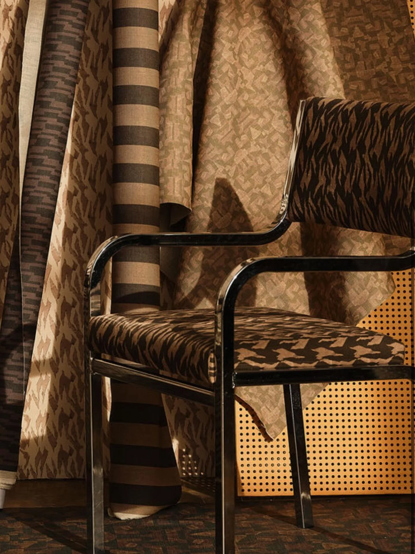 The rich warm hues of our new Reflection Collection designs.

Discover the full collection online now or with our international agents.

@solidandpattern 
@deb_design_source 
@twillandtexture 
@ycocarpet 
@ministryoftextiles 

📷 @annestroudphotograp
