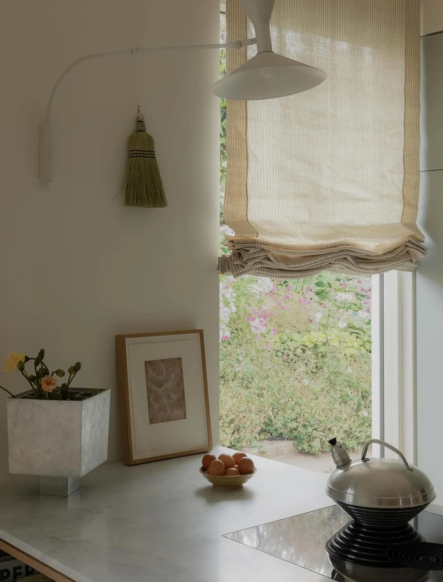This beauty from @billieroy.studio

Unlined soft roman blind for the perfect filtered light in our striped lightweight oatmeal linen

Pic - @dylanjamesphoto