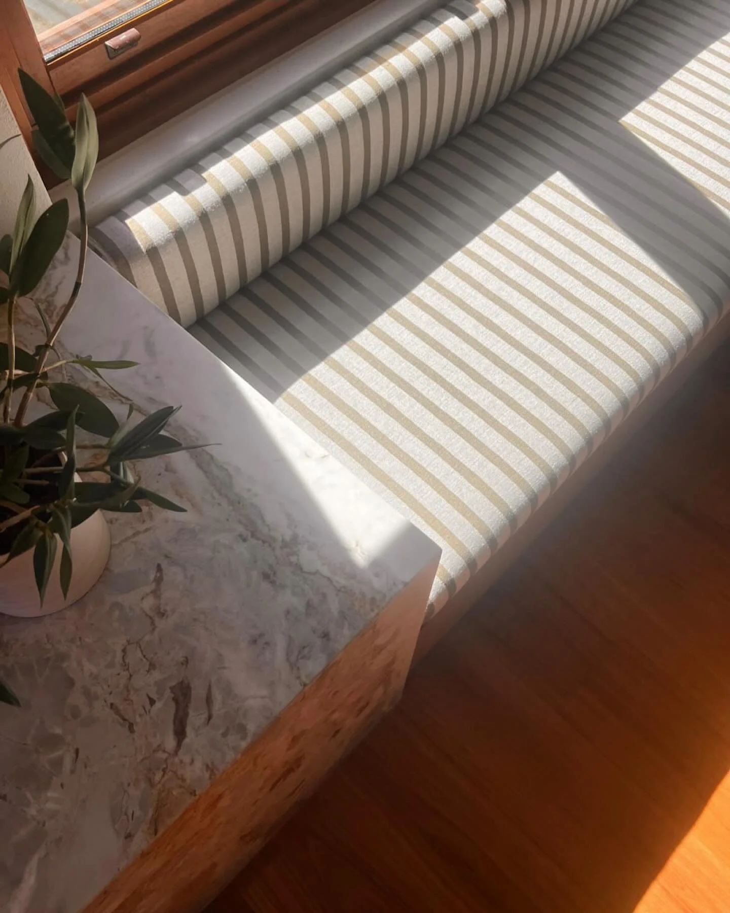 Happy Friday ✨ 
Install BTS shot - Sunkissed stripes for this space by @studioyouinteriors 

Fabric - Capital Lines, Colour Natural - Bigger scale printed on our heavy Oatmeal Belgian linen in Sydney 🫶