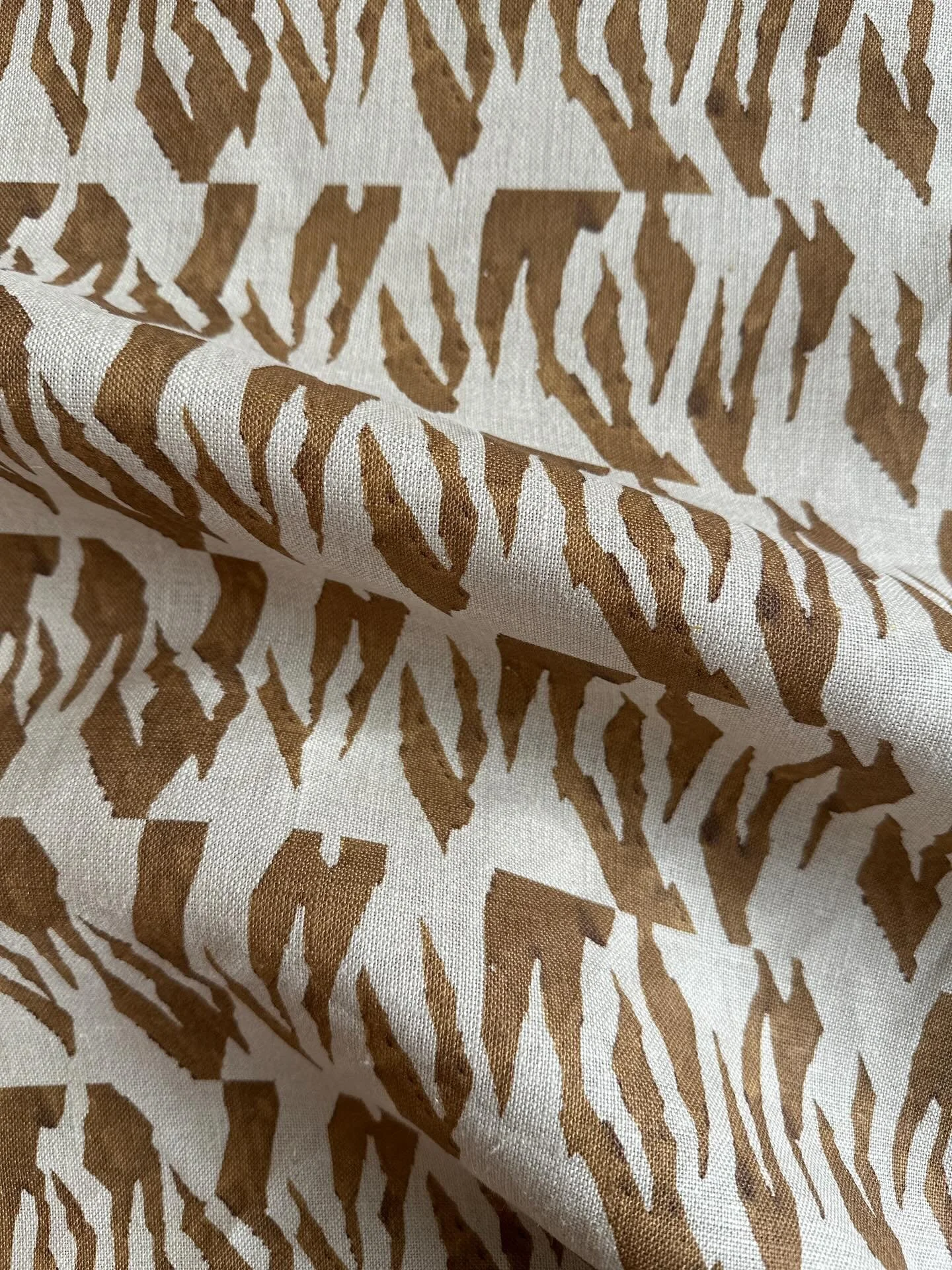 Reflections collection.
Hand painted and printed on linen and wallpaper.
In showrooms now. 

Collection shots @annestroudphotography 
Styling @tillroberts 
Location @designcraft_cbr