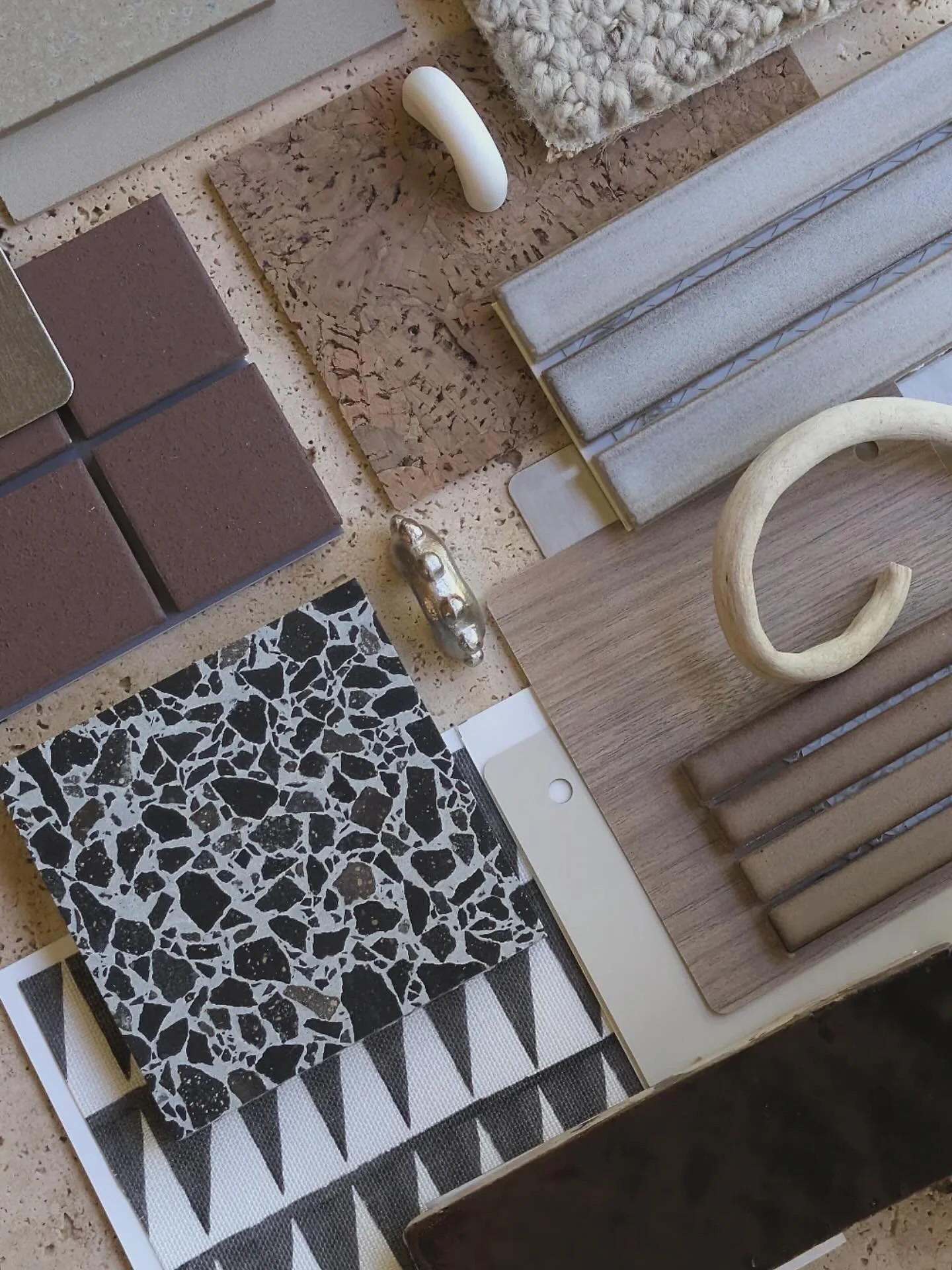 Loving these soft colours and textures curated by @somaandsol.studio 🖤

Featuring our hand painted Silhouettes design on linen.