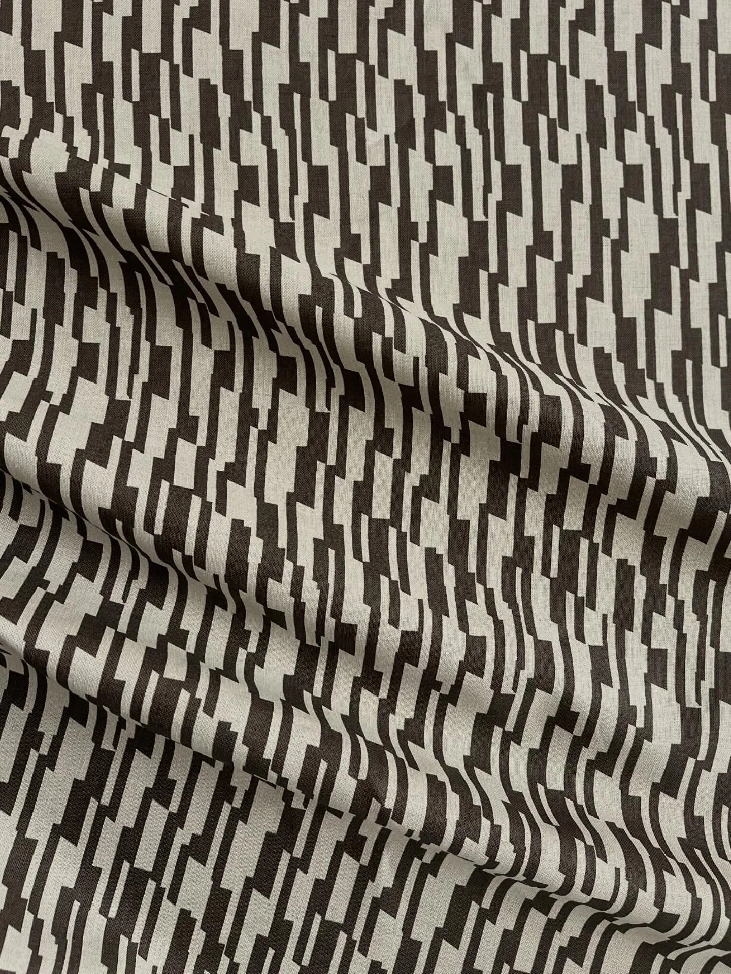 Our new design Halls in Cinnamon. 

This neutral colourway allows the beautiful soft oatmeal linen that its printed on to shine through, suitable for curtains, blinds and soft furnishings ✨
Can be printed on a heavier weight natural upholstery linen 