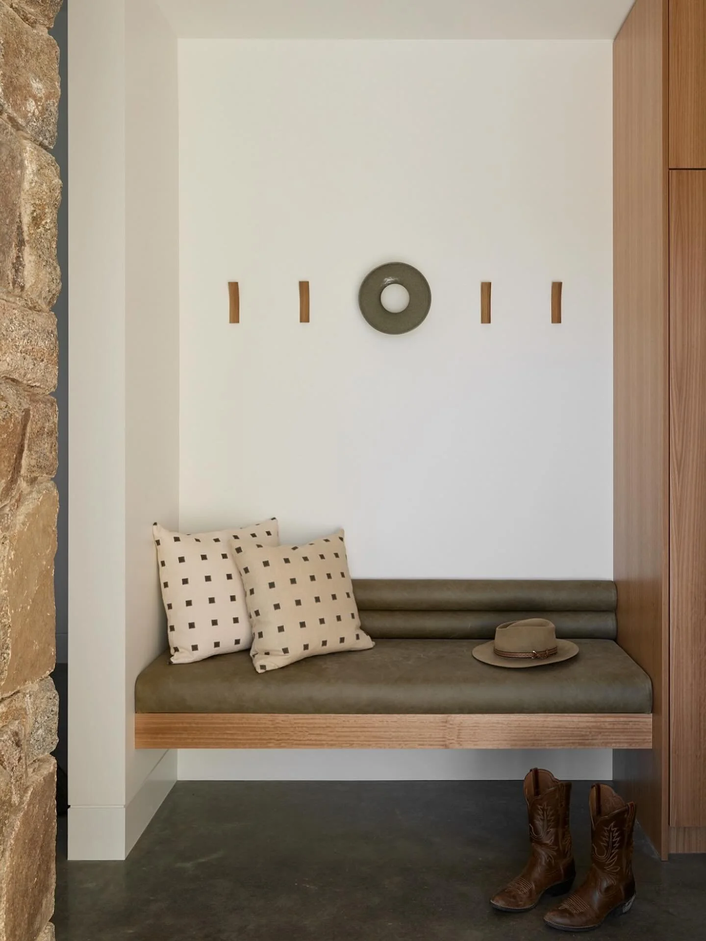 The beautiful Banjo House recently featured on @thedesignfiles 

Interiors by the incredibly clever Emily @musa__studio 🫶

Featuring our new design Highrise on linen for the cushions. 

&lsquo;A quietly confident new home in the Snowy Mountains, Jin