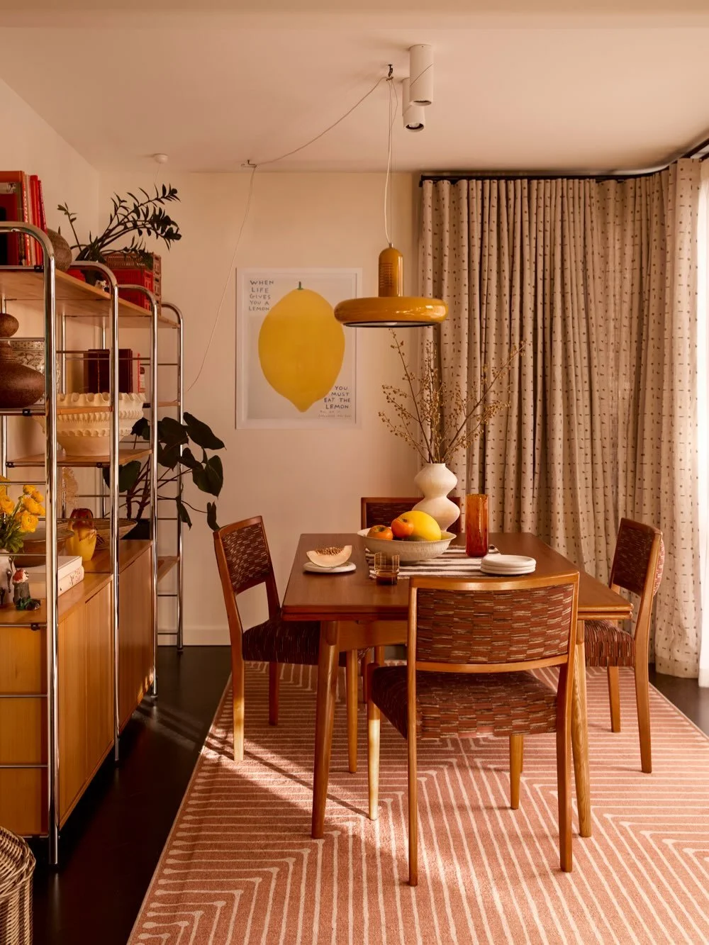 This @cantileverinteriors Brunswick cottage has our heart, with the gorgeous warm materials and retro colour offering buckets of character! Featuring our Out-takes Oatmeal design on lightweight oatmeal linen for the curtains 🤎

📷 @gemmola