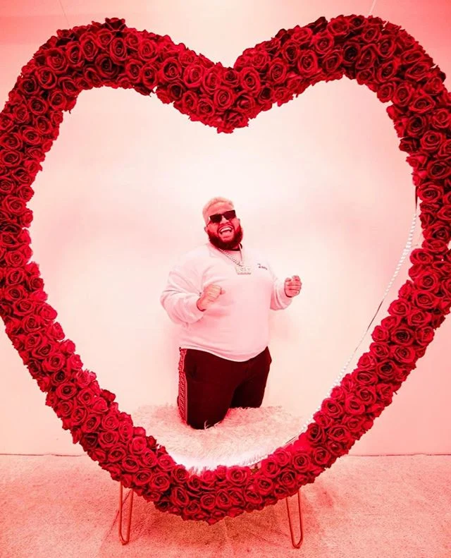 @carnage LOVED. ⁠
📸@carnage⁠
&bull;⁠
&bull;⁠
&bull;⁠
#waitforme #carnage #popupmuseum #discoverla #hiphop #rap #music #mv #la #events #creativespace #popculture #visitla #neonlights #visitla #visitpasadena  #thingstodo #popupshop #portraitmood #phot