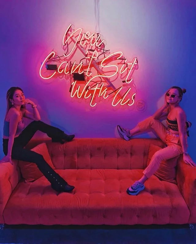 The next best BFF date! #PARTYWITH 💕20+ beauty rooms for tons and tons of grammable shots! 😍💄💋 @syk_vns @annaishii94⁠
&bull;⁠
⁠
&bull;⁠
&bull;⁠
#popupmuseum #peaches #laphotographers #labloggers #la #events #creativespace #popculture #visitla #ne