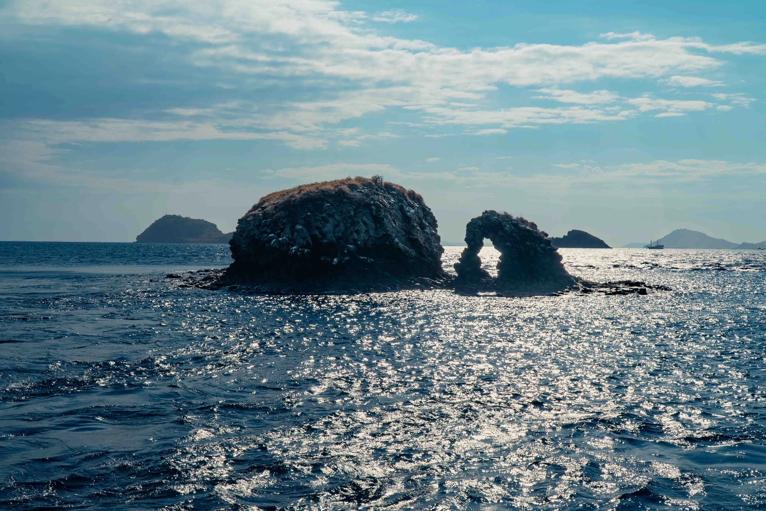 🌊 How to Dive Safely in Strong Currents (Komodo Diving Guide)