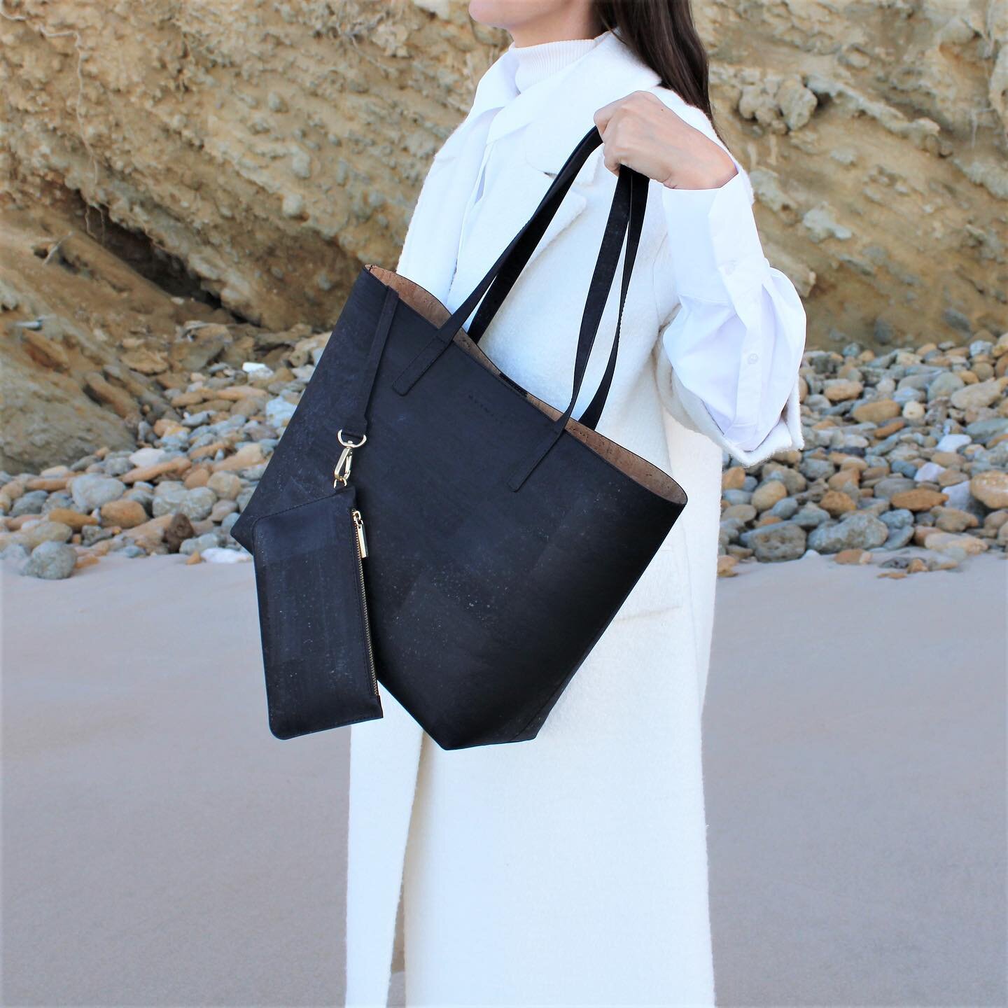 Discover our new ZETA TOTE BAG in black color luxuriously handcrafted in the EU with low-impact, vegan materials.  Beautifully contrasted colors of soft cork fabric from outside and inside.PETA-Approved Vegan. 

#fairtradeproducts 

&bull; Link to Na