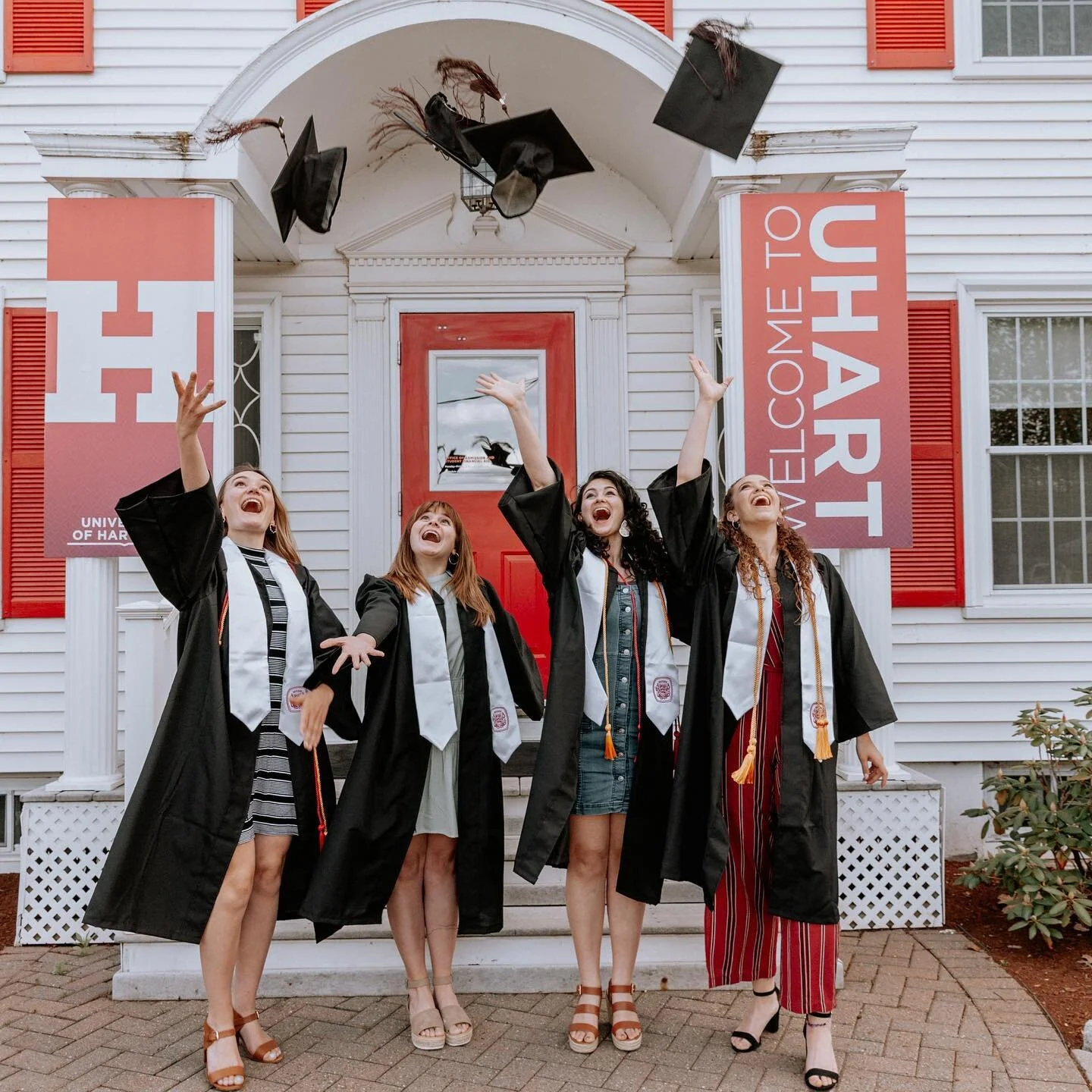 grad cap hot potato!! 🔥🥔
these people are some of the biggest blessings in my life. so grateful for u, hawks ❣️
📸: @lianaglennonphoto