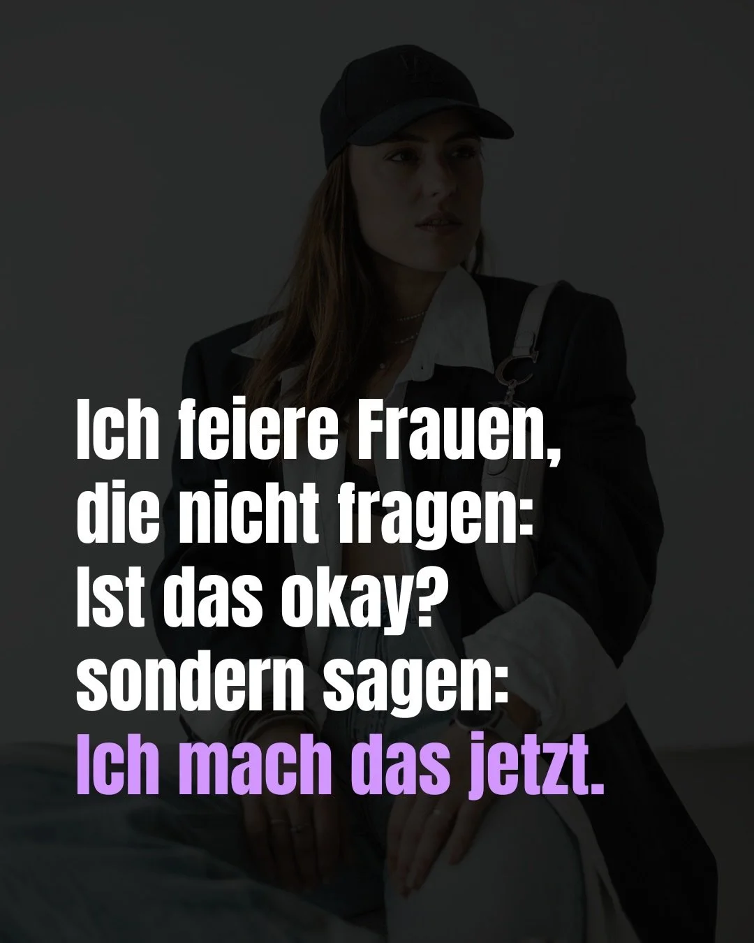 Ich feiere Frauen,
die nicht warten, bis es sich sicher anf&uuml;hlt.

Die nicht fragen,
ob sie d&uuml;rfen.
Ob das jetzt passt.
Ob das zu viel ist.

Sondern gehen.
Ohne Garantie.
Ohne Applaus.

Nicht, weil sie angstfrei sind.
Sondern weil sie wissen