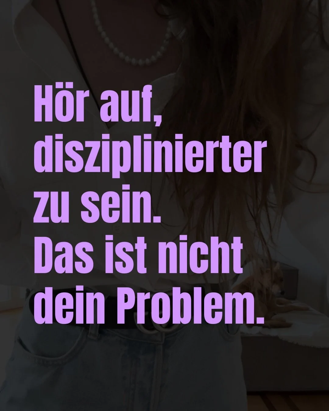 Dein Nervensystem zieht die Handbremse &mdash; 

sobald es ungewohnt wird, 
sobald du sichtbar wirst, 
sobald jemand einen Kommentar fallen l&auml;sst.

Nicht weil du schwach bist.
Weil dein System gelernt hat: 
Bloss sicher bleiben.

Du kannst es no