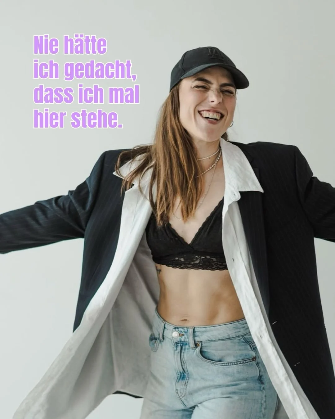 In der Schweiz lernt man: gute Ausbildung, sicherer Job, fleissig sparen. Dann irgendwann reisen &mdash; wenn man pensioniert ist.

Ich habe mich nie ganz daran gehalten.

2017 lag ich im Spital mit Kreuzbandriss. Und genau dort habe ich angefangen z