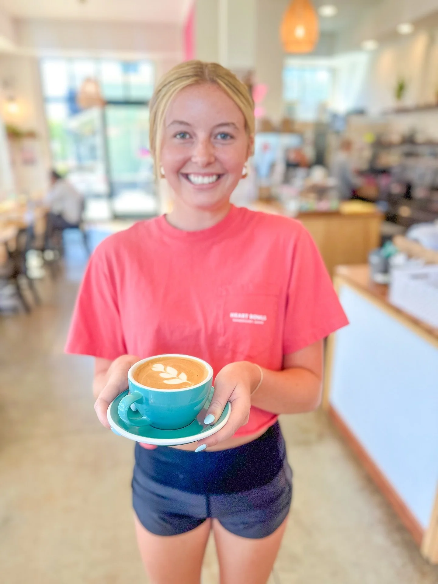 Smiles for days, bringing the healthy happy vibes over here!!!!
&bull; Checkout Lily&rsquo;s 4th attempt at latte art, she got it right away!!!! 🥳
&bull;
#latteart #acaibowl #a&ccedil;a&iacute; #smoothies #healthyfood #foodie #sandpointidaho #pitaya