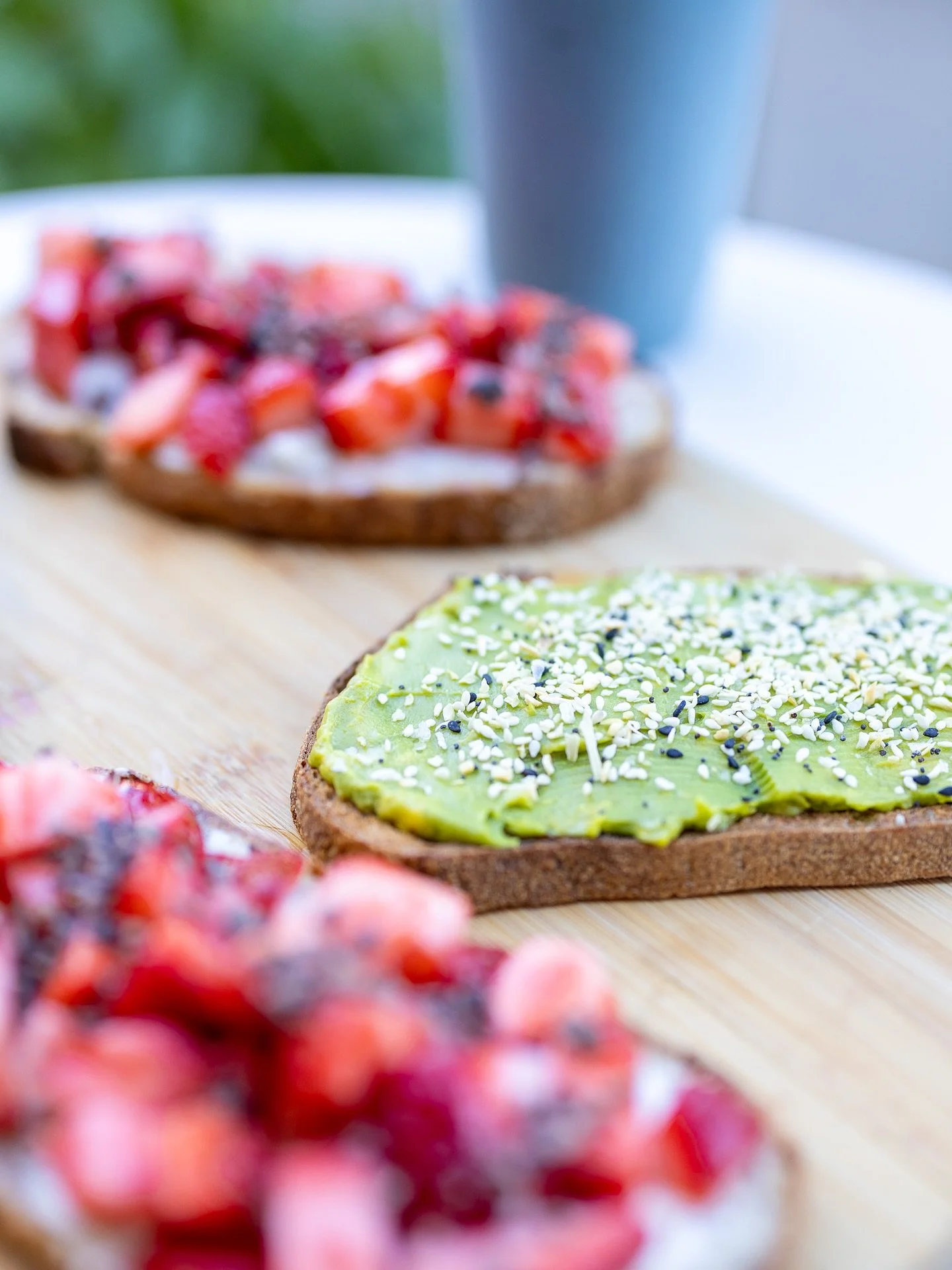 When you can&rsquo;t decide between #avocadotoast &amp; #strawberriesncream toast, get BOTH 🍓🥑
&bull;
#healthyfood #sourdough #toast #foodie #sandpointid #breakfast #brunch #plantbased